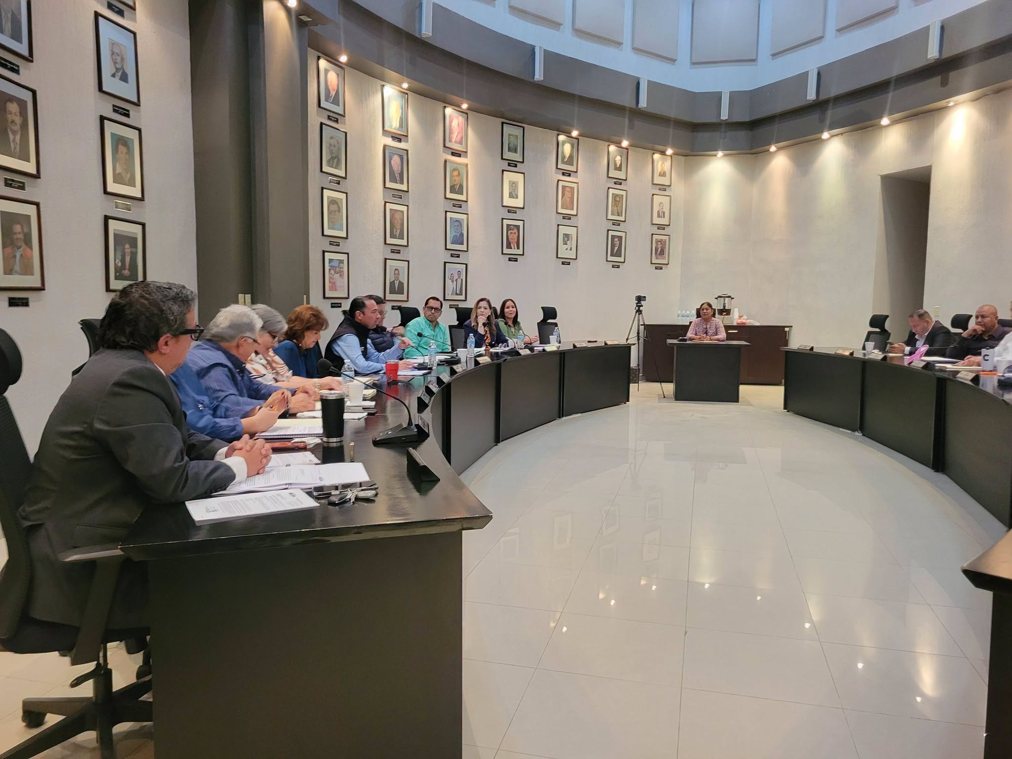 Cierra Emilio con buenos números económicos
