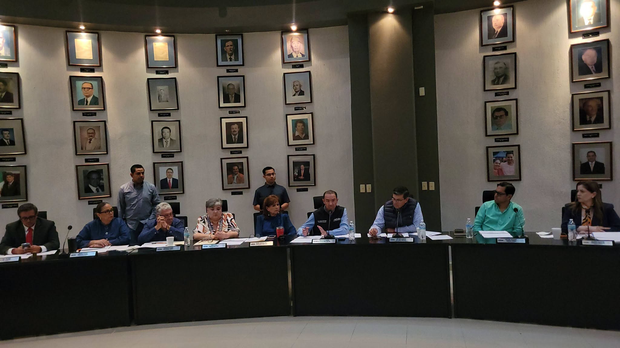 Cierra Emilio con buenos números económicos