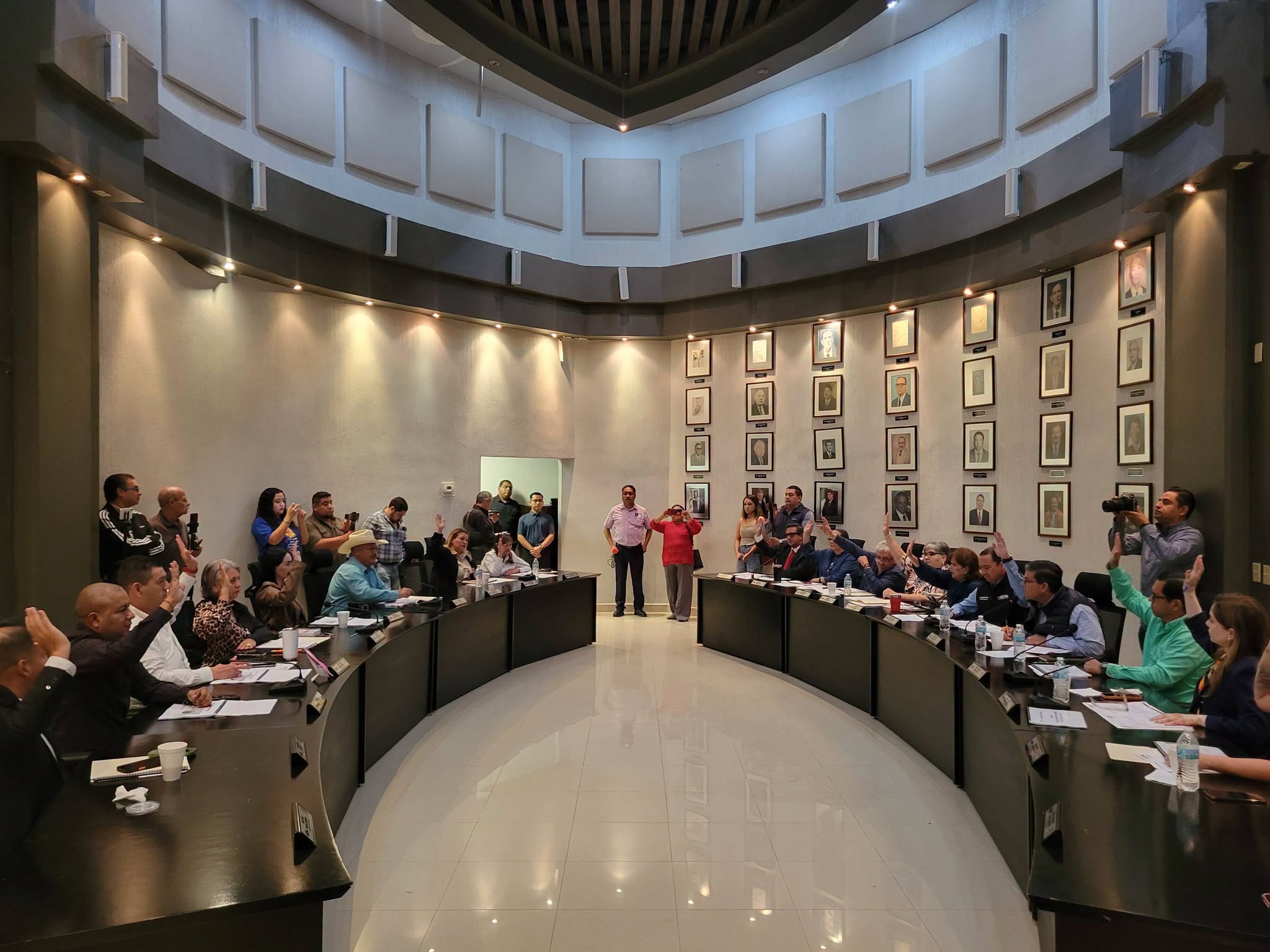Cierra Emilio con buenos números económicos