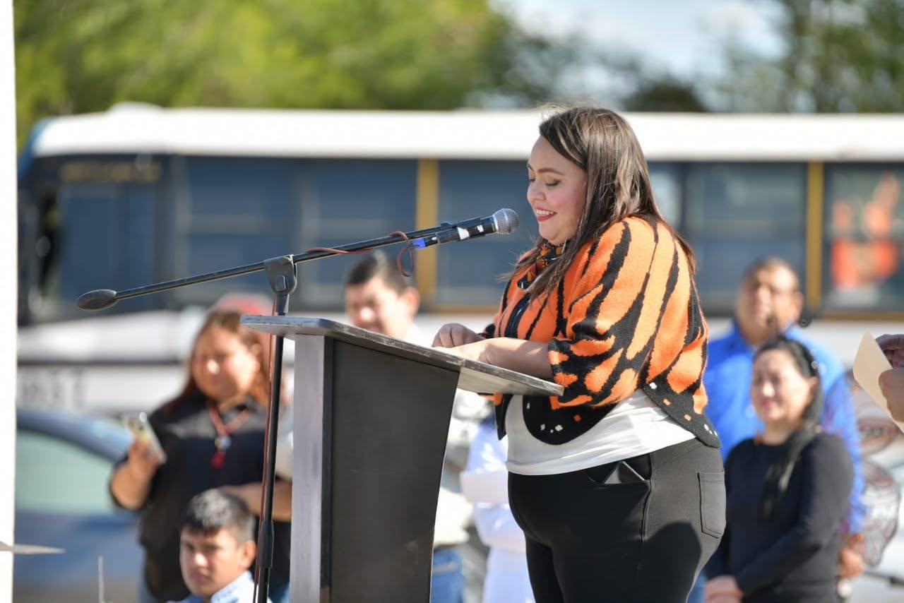 CON HOMENAJE A LA PROFRA. NORMA LETICIA AVENDAÑO, ACUÑA RECIBE A LA MARIPOSA MONARCA