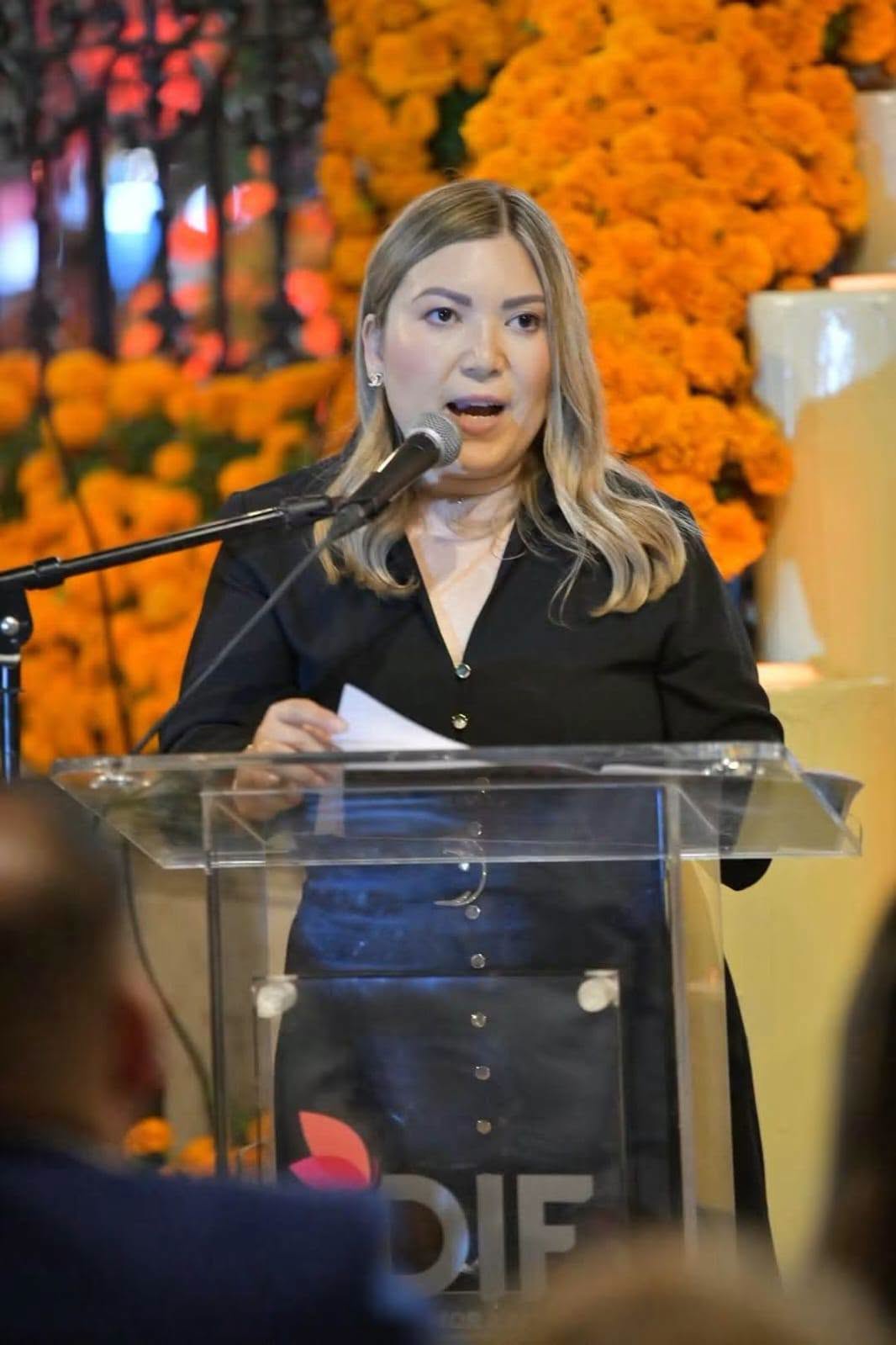 DIF ACUÑA RINDE HOMENAJE AL PROF. RAYMUNDO LOMBRAÑA SALGADO CON UN ALTAR MONUMENTAL