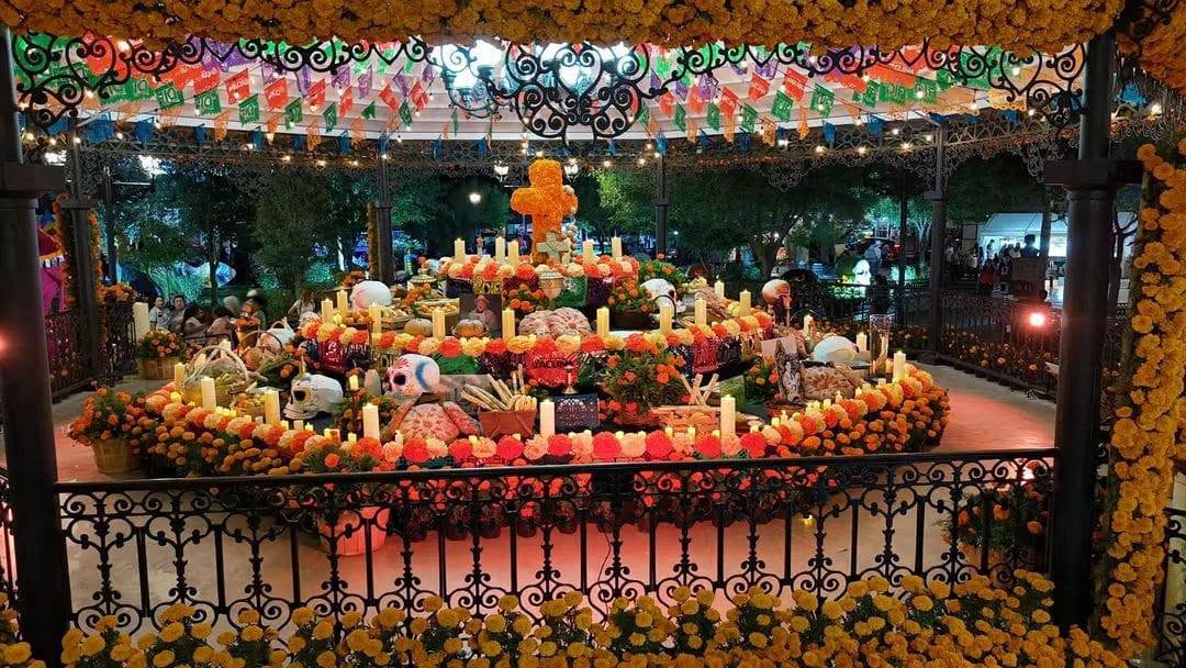 DIF ACUÑA RINDE HOMENAJE AL PROF. RAYMUNDO LOMBRAÑA SALGADO CON UN ALTAR MONUMENTAL