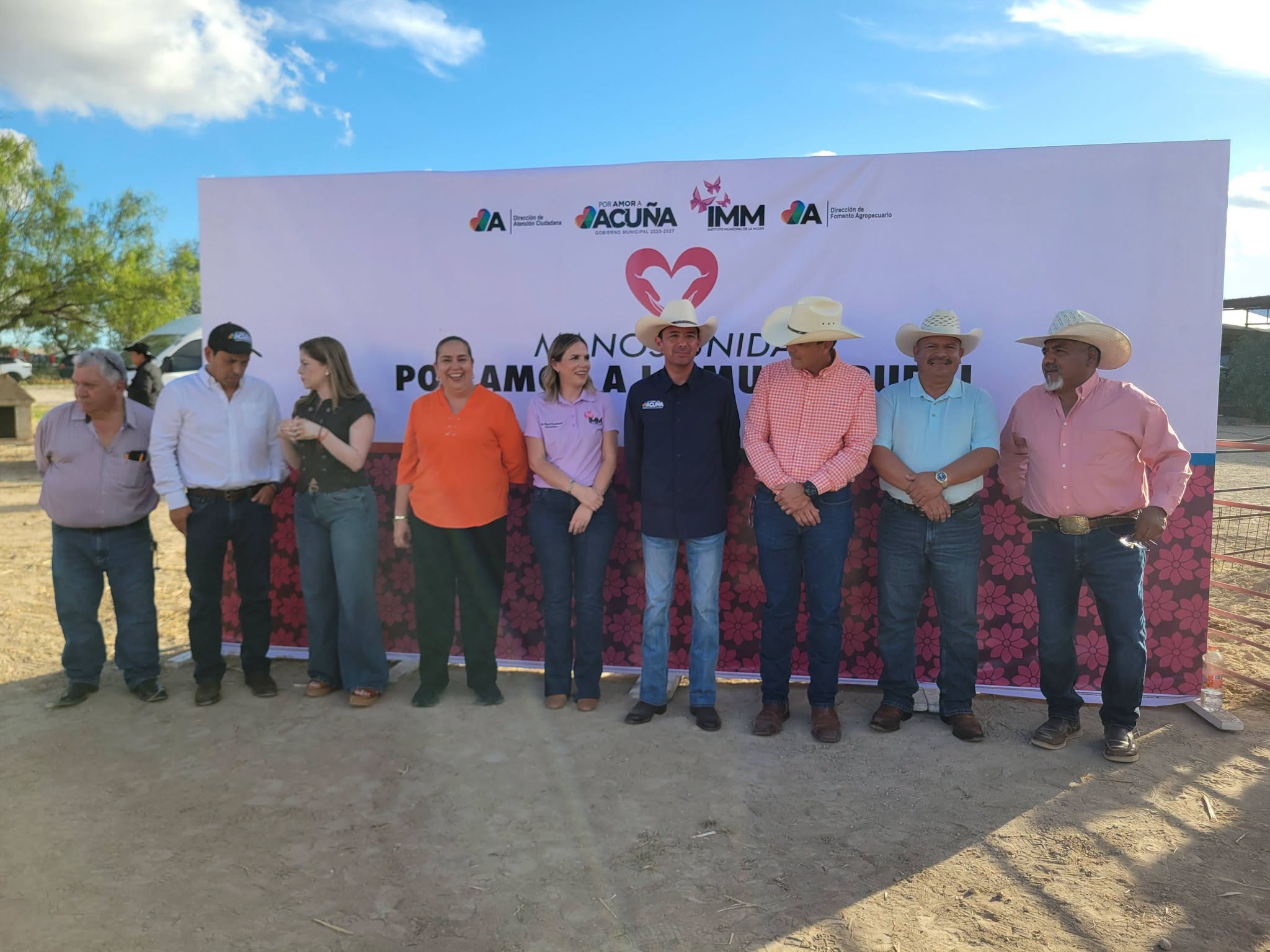 Encabeza el alcalde Emilio De Hoyos Brigada multidisciplinaria Manos a la Obra, mujer rural