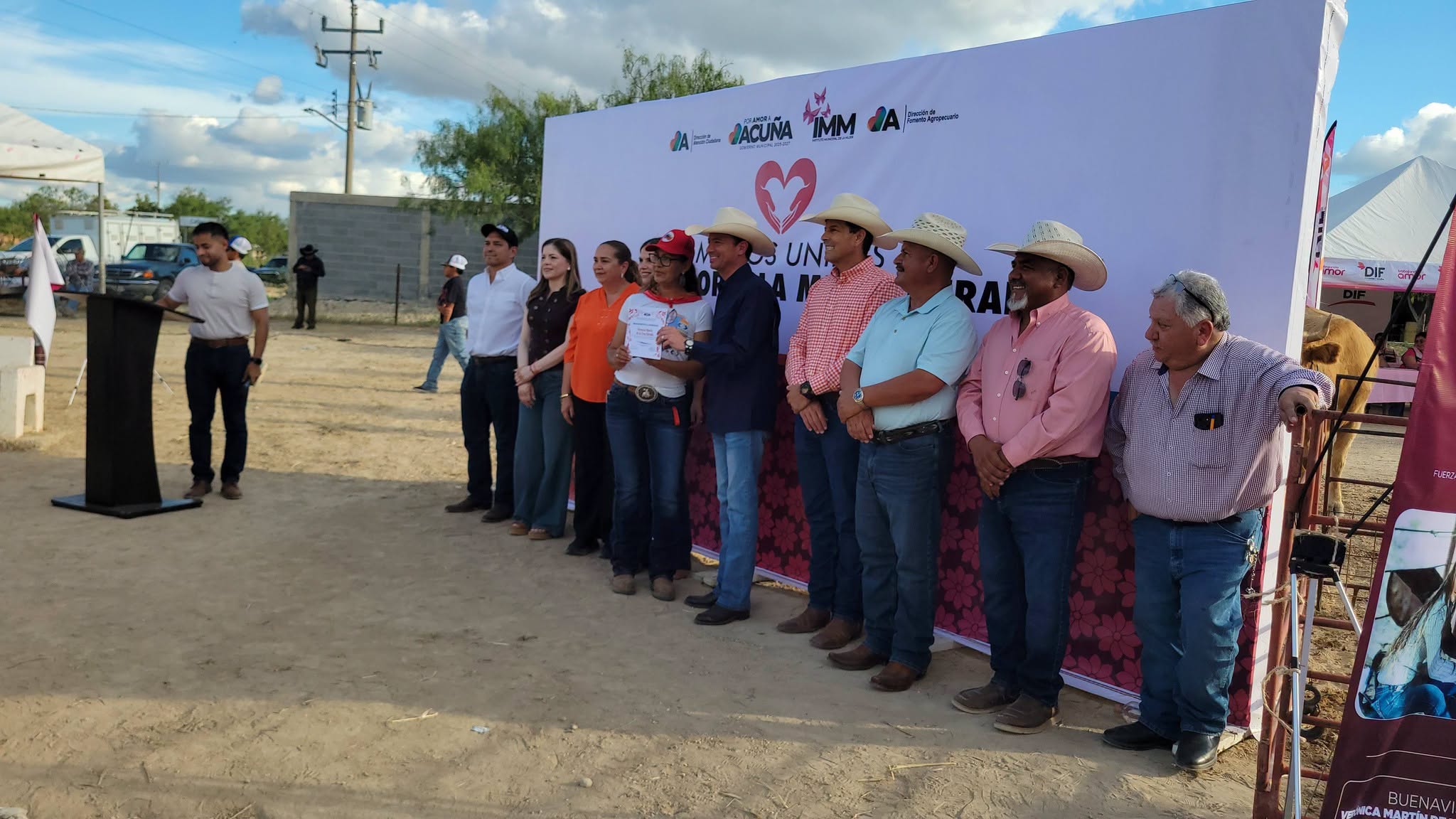 Encabeza el alcalde Emilio De Hoyos Brigada multidisciplinaria Manos a la Obra, mujer rural