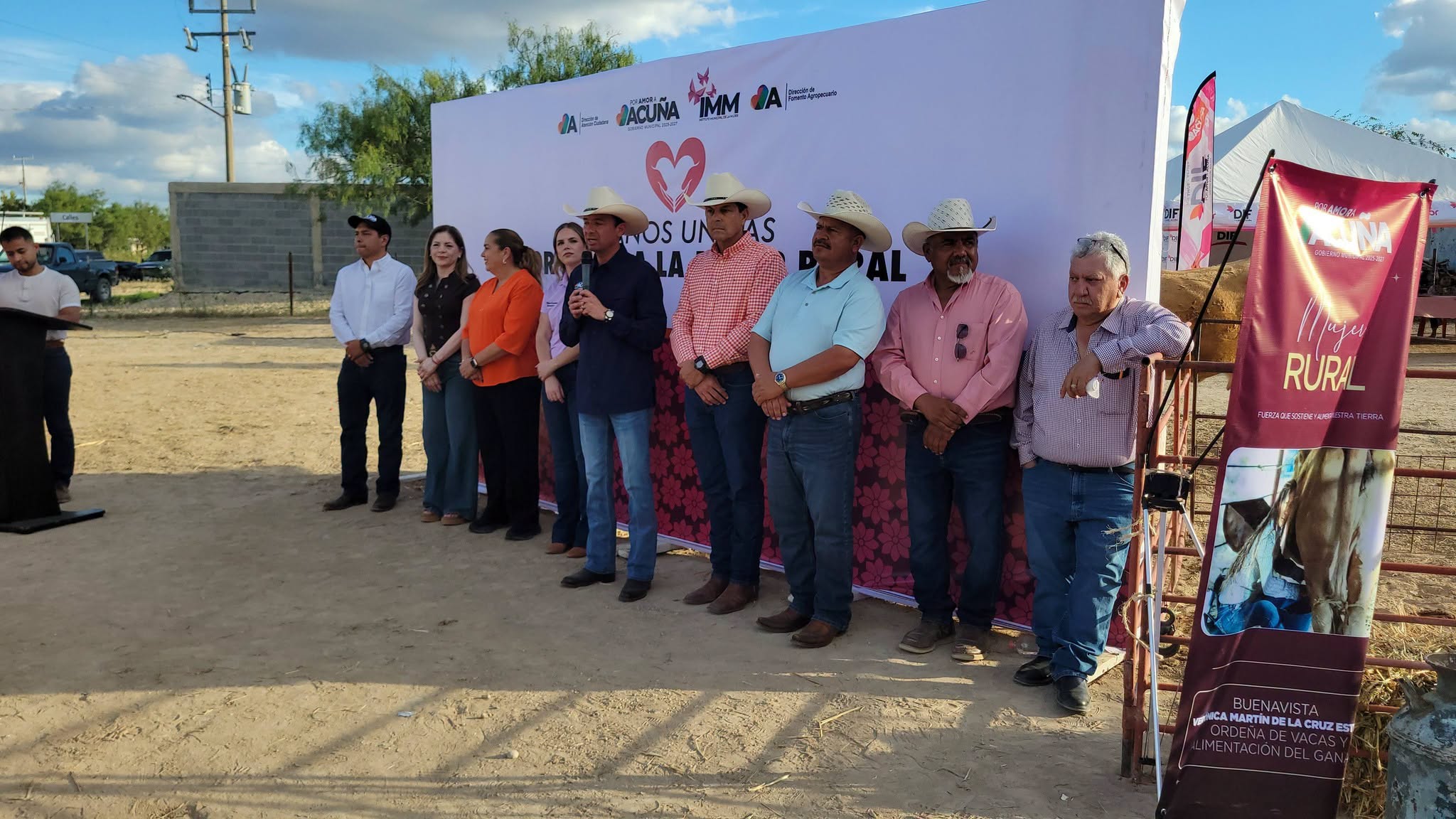 Encabeza el alcalde Emilio De Hoyos Brigada multidisciplinaria Manos a la Obra, mujer rural