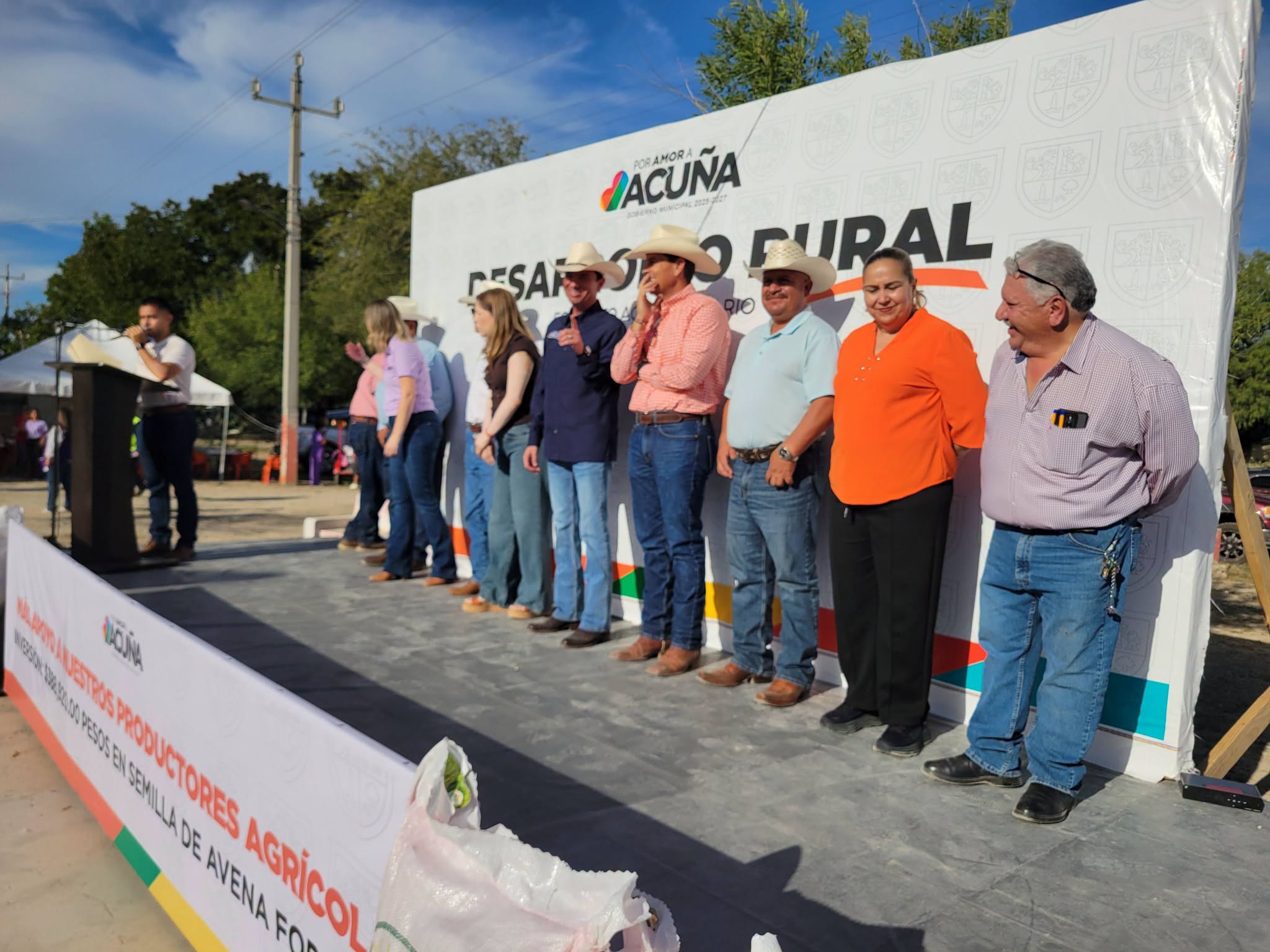 Entrega el alcalde semilla de avena forrajera con subsidio del 50%