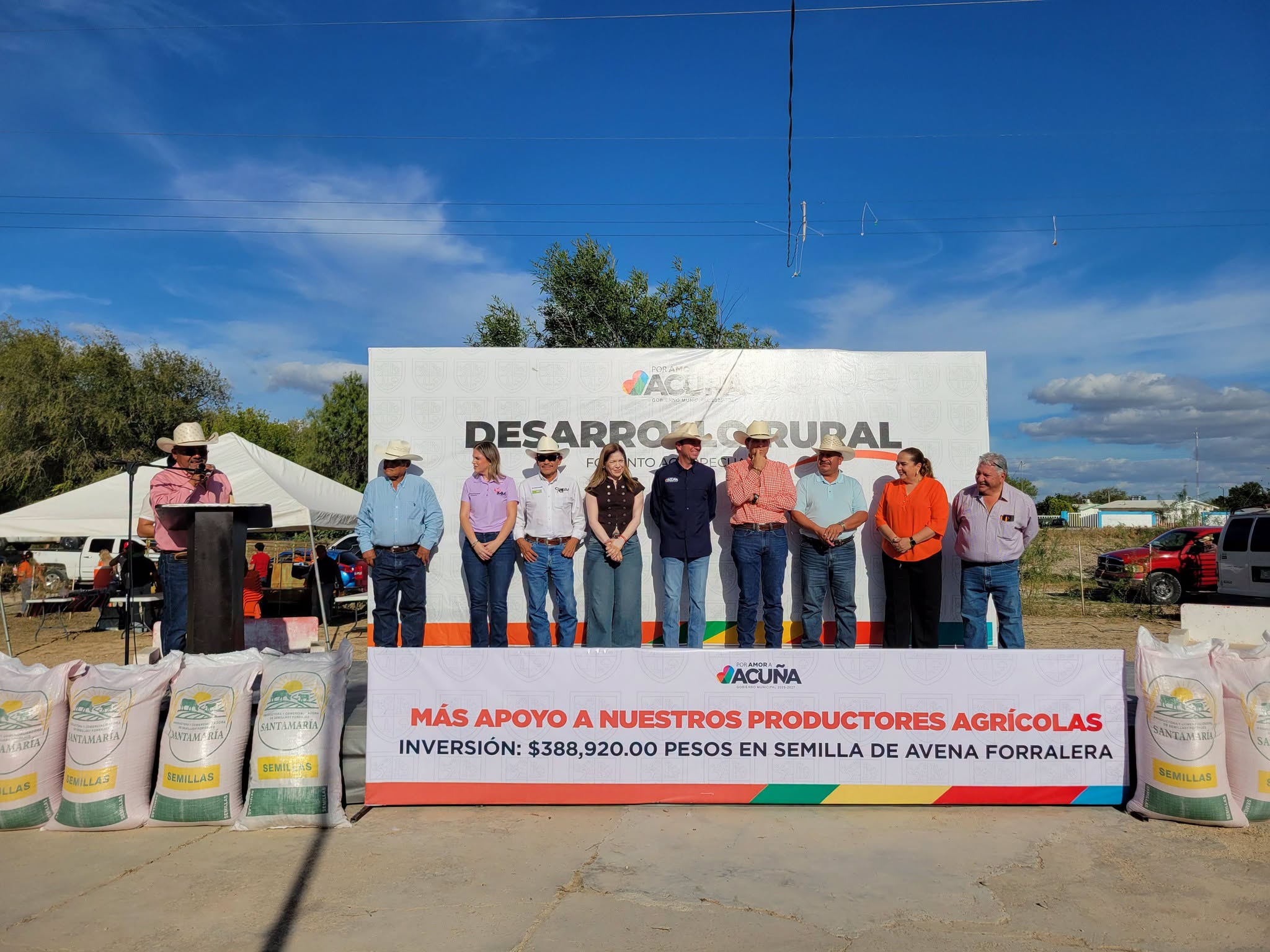 Entrega el alcalde semilla de avena forrajera con subsidio del 50%