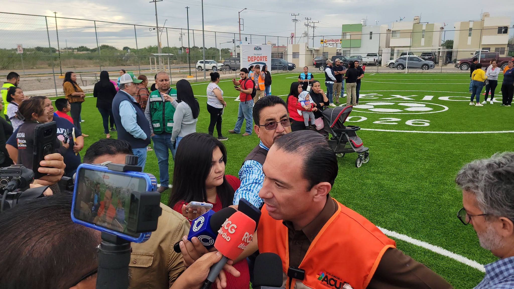 Inaugura el alcalde cancha de fútbol 7 y cancha deportiva