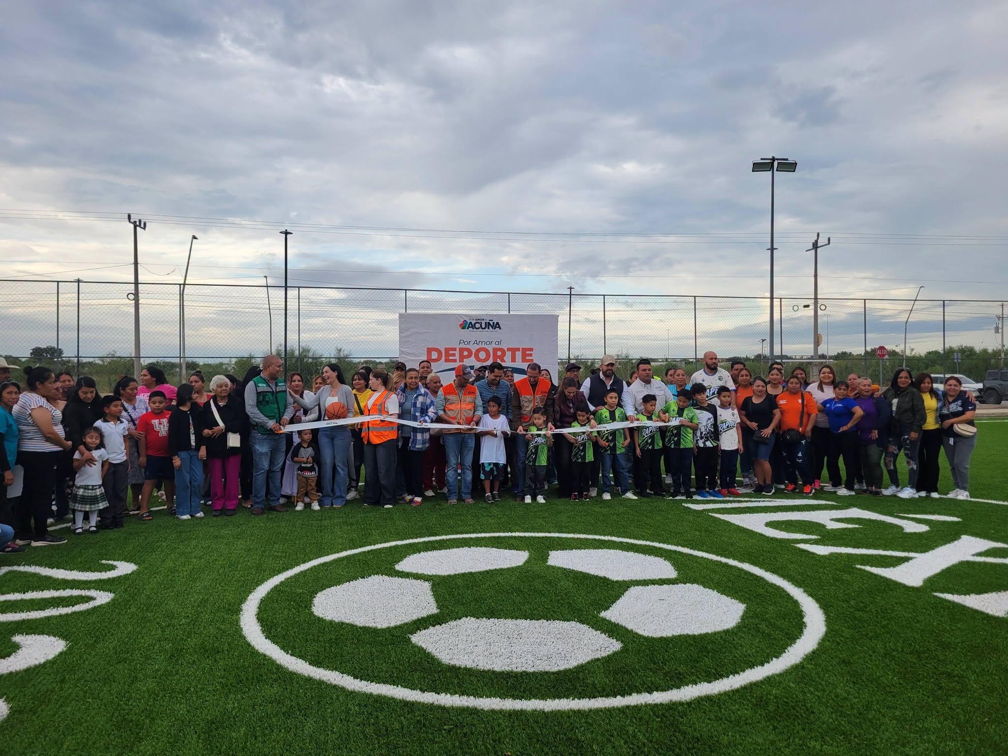 Inaugura el alcalde cancha de fútbol 7 y cancha deportiva