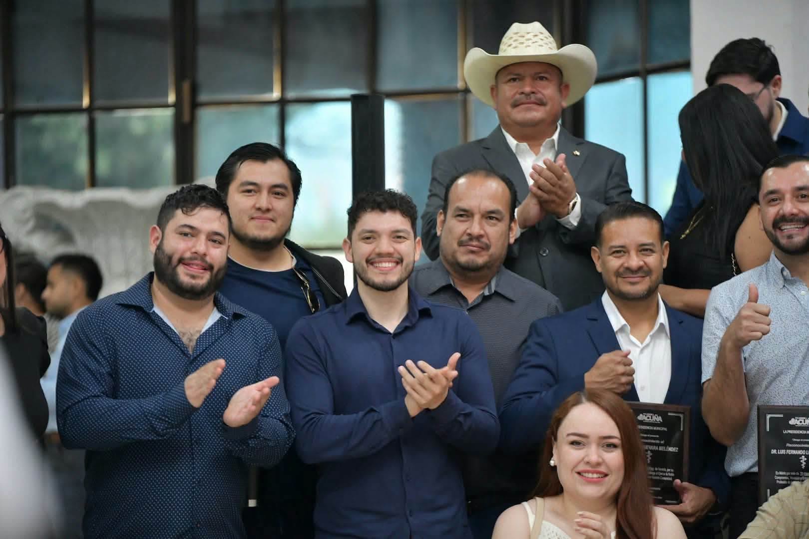 RECONOCEN TRAYECTORIA, ENTREGA Y COMPROMISO DE LOS PROFESIONALES DE LA SALUD DE ACUÑA