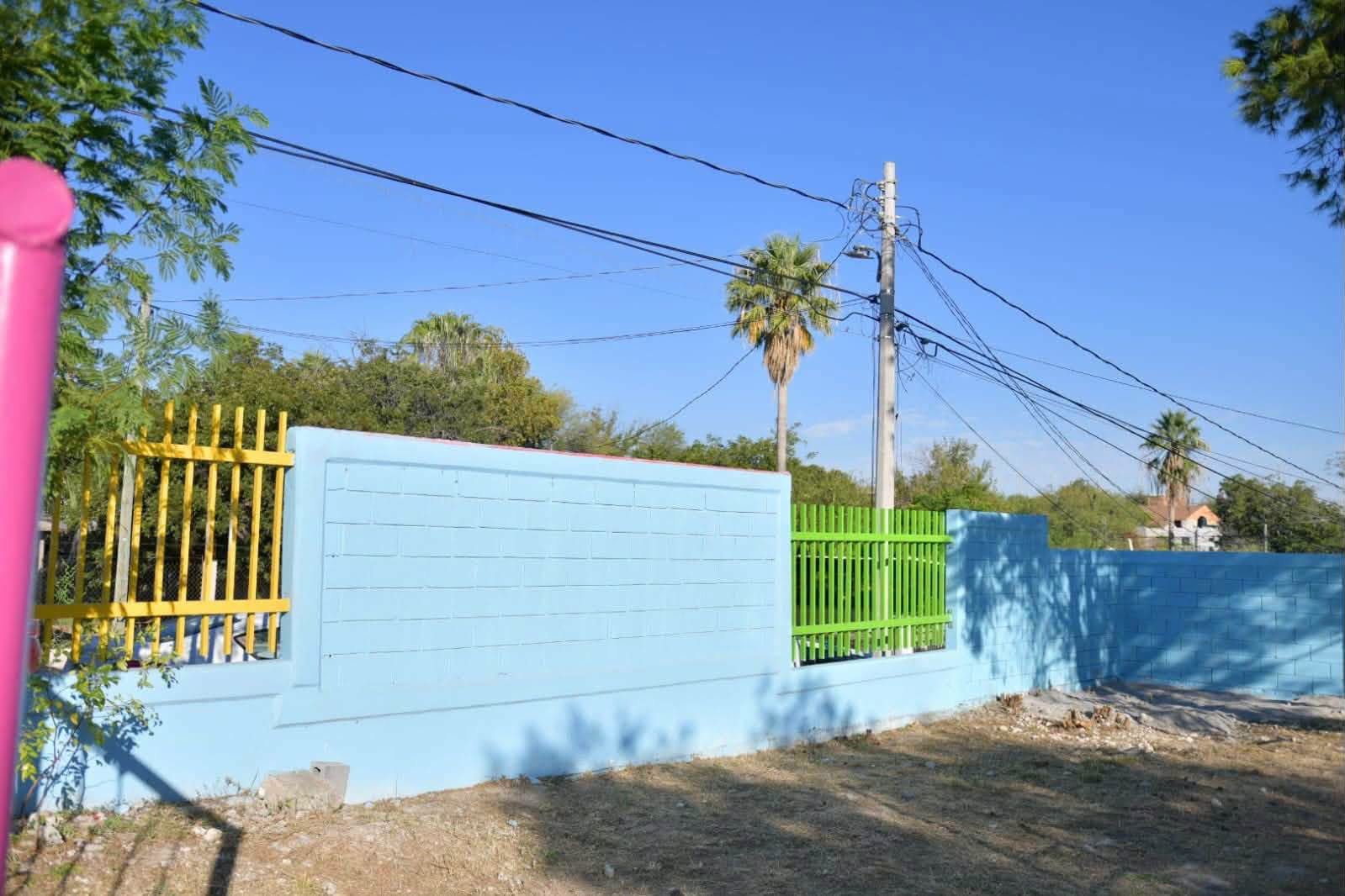REFUERZA GOBIERNO MUNICIPAL LA SEGURIDAD ESCOLAR CON NUEVA BARDA PERIMETRAL