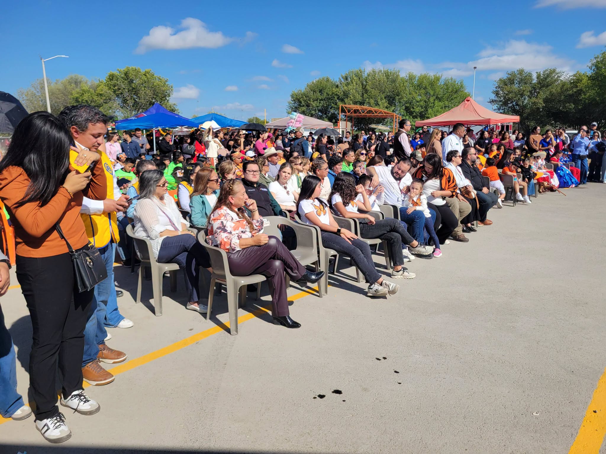 Rinden homenaje a la maestra Lety Avendaño