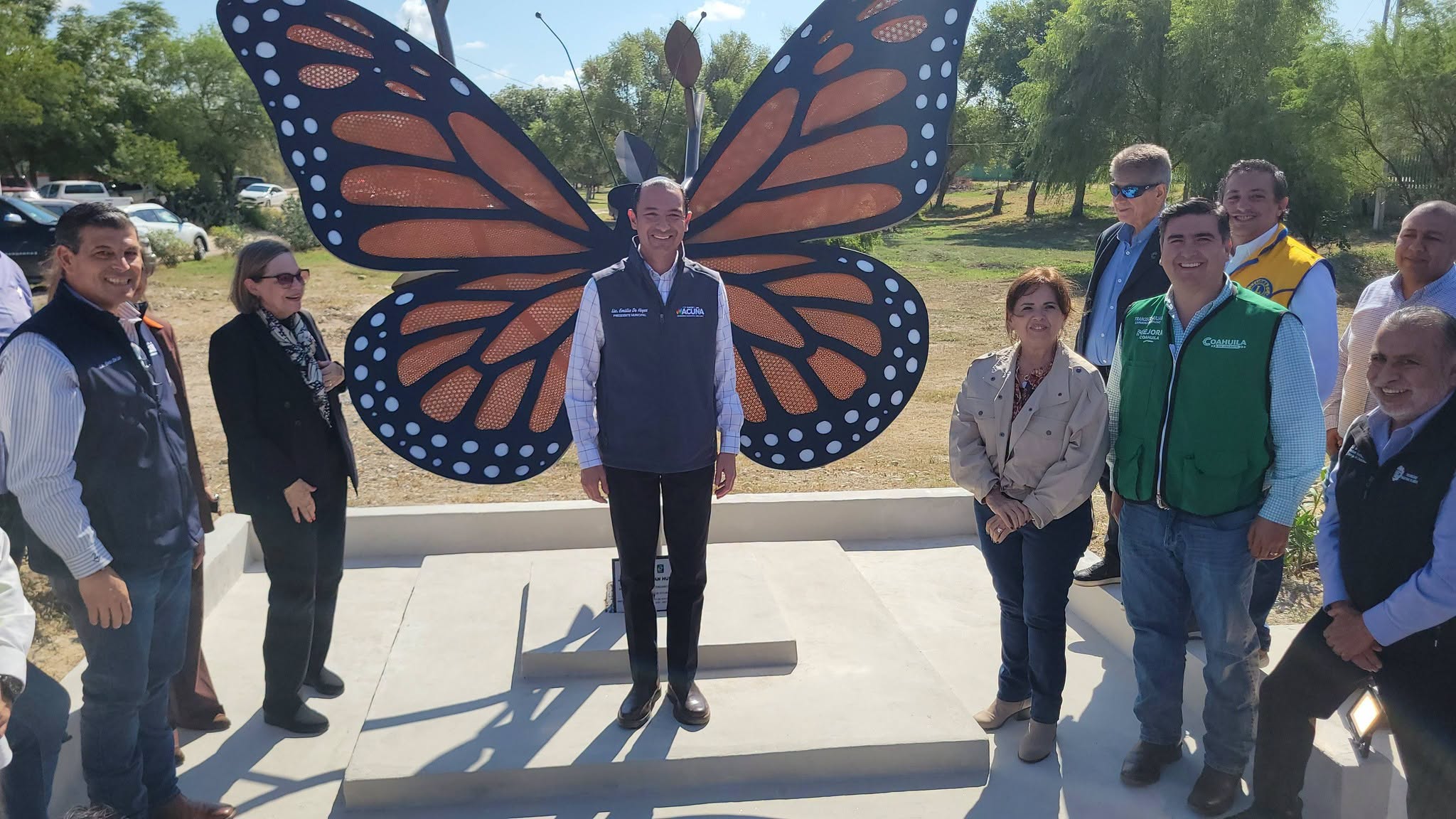Rinden homenaje a la maestra Lety Avendaño