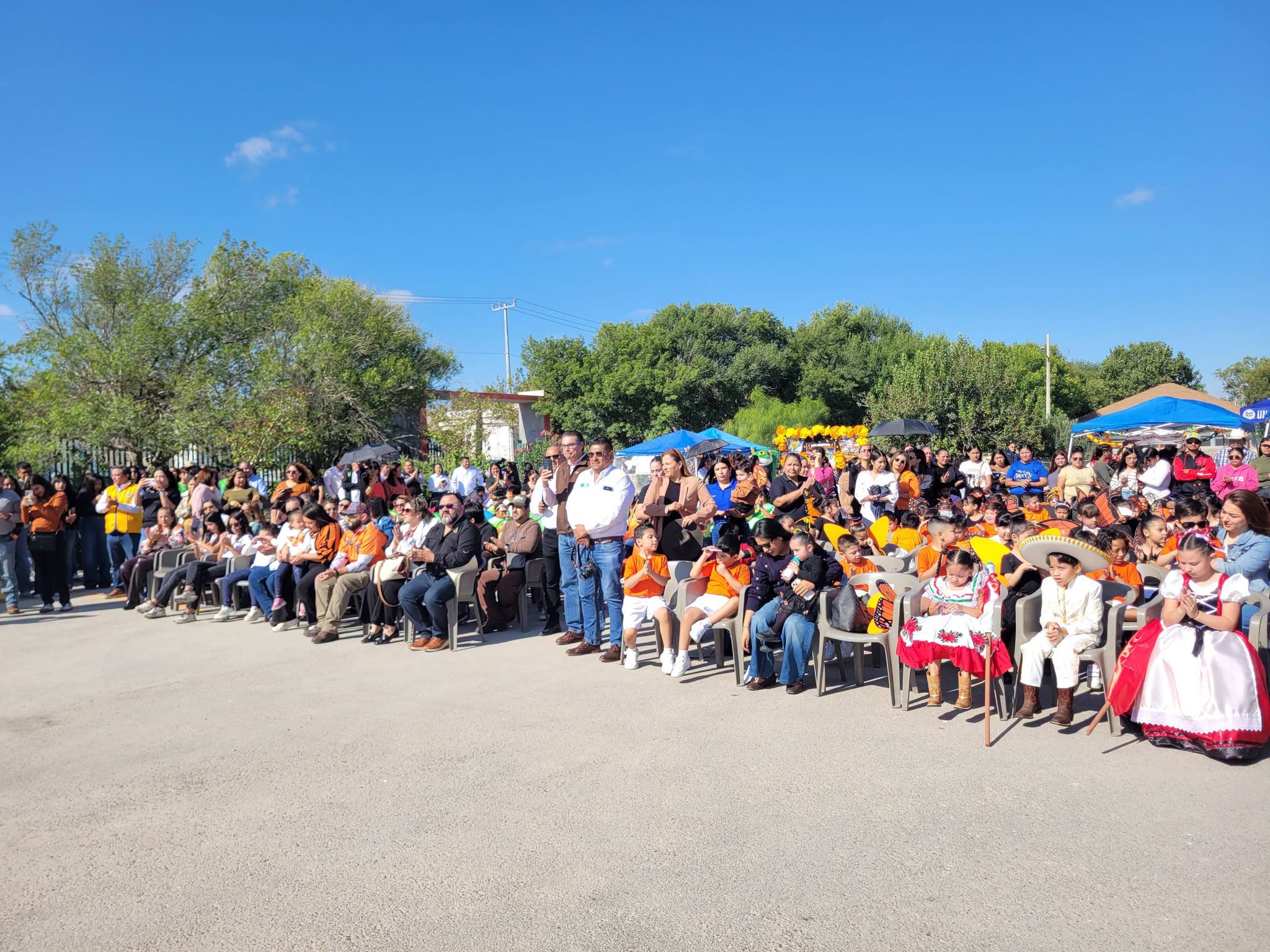 Rinden homenaje a la maestra Lety Avendaño