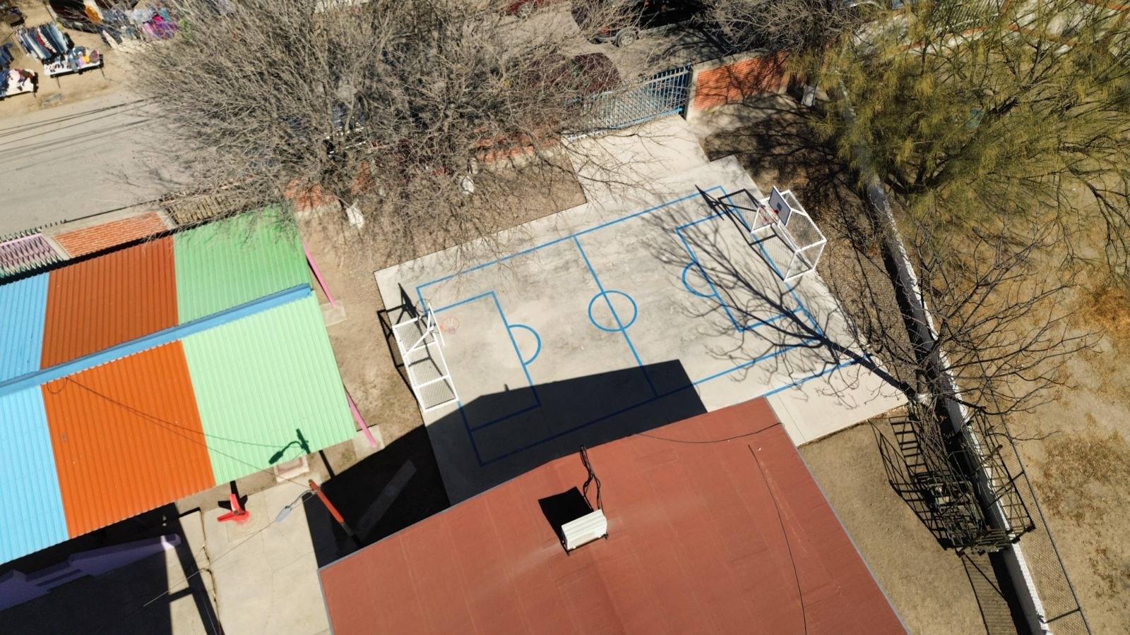 ALCALDE EMILIO DE HOYOS INAUGURA CANCHA DE FÚTBOL EN JARDÍN DE NIÑOS EVARISTO PÉREZ ARREOLA