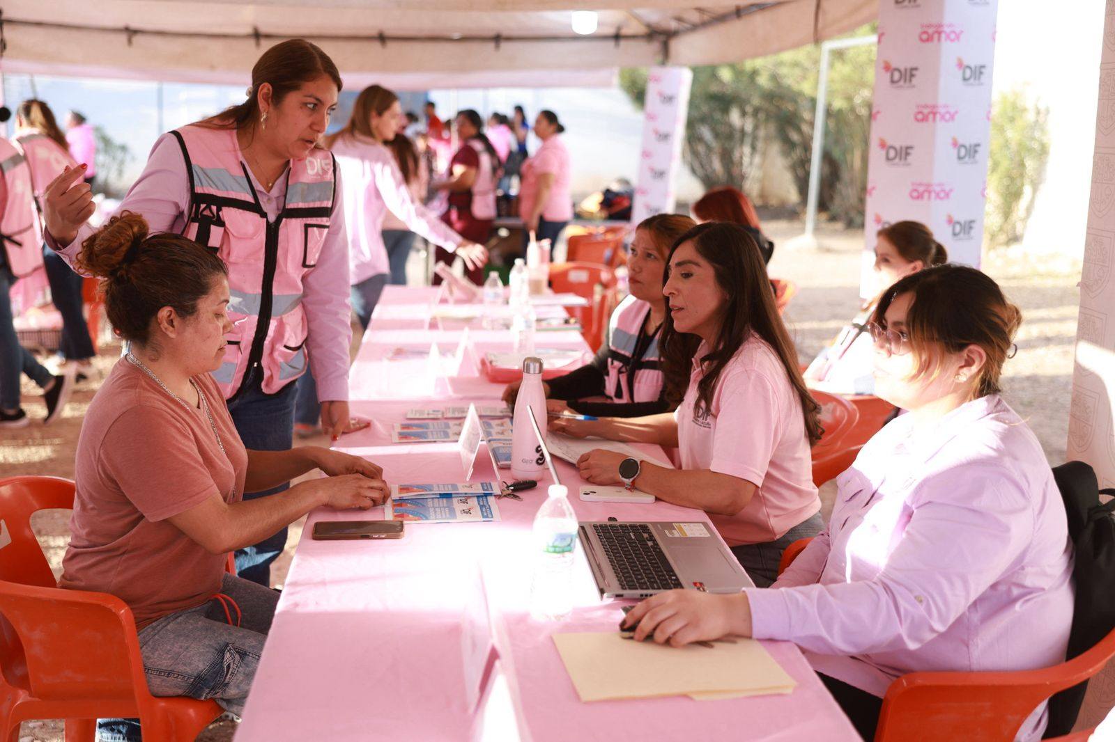 BENEFICIA GOBIERNO MUNICIPAL A FAMILIAS DEL FRACCIONAMIENTO EL PARAÍSO CON BRIGADA “POR AMOR A NUESTRA GENTE”