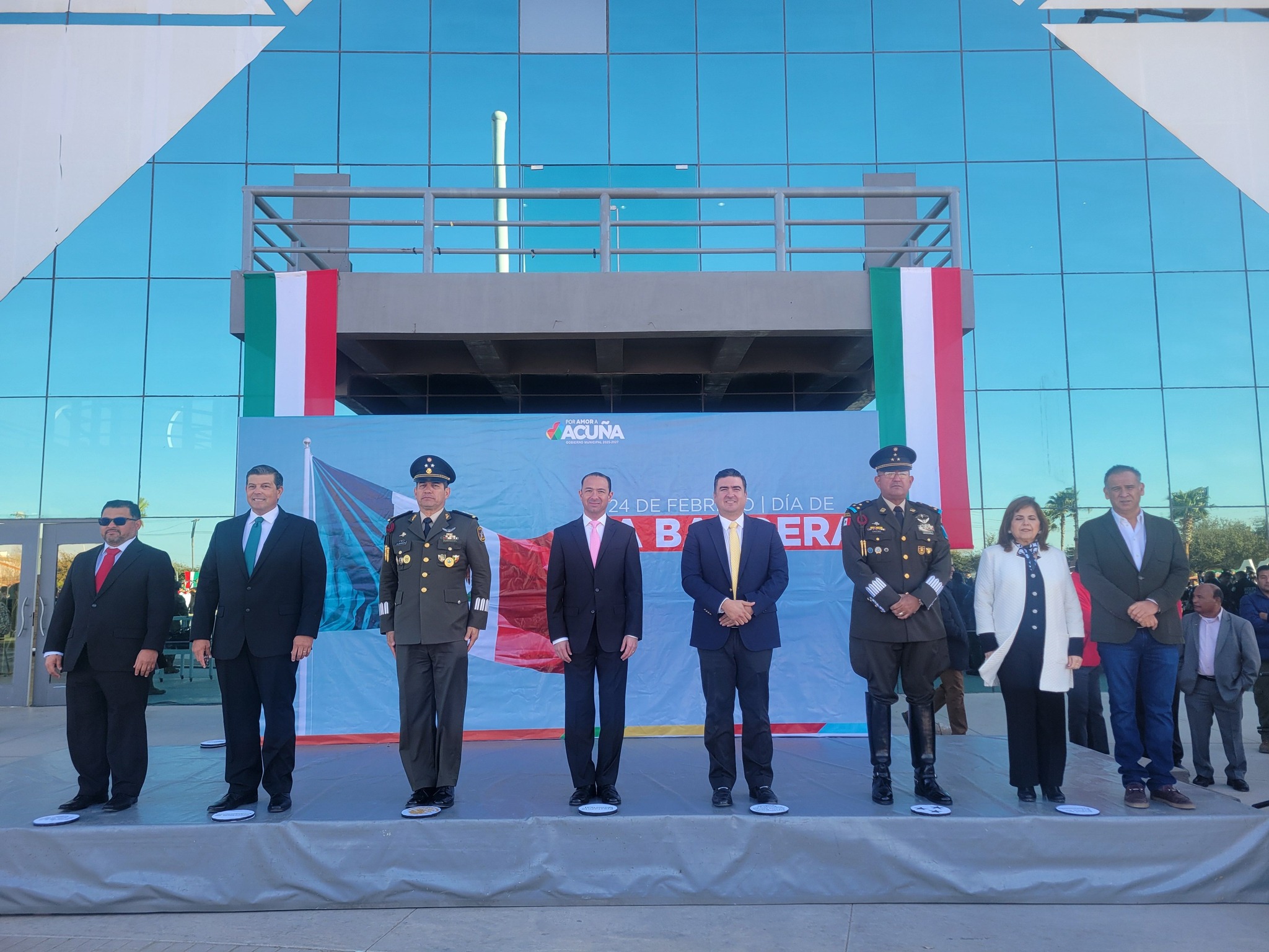 Conmemora Acuña Día de la Bandera