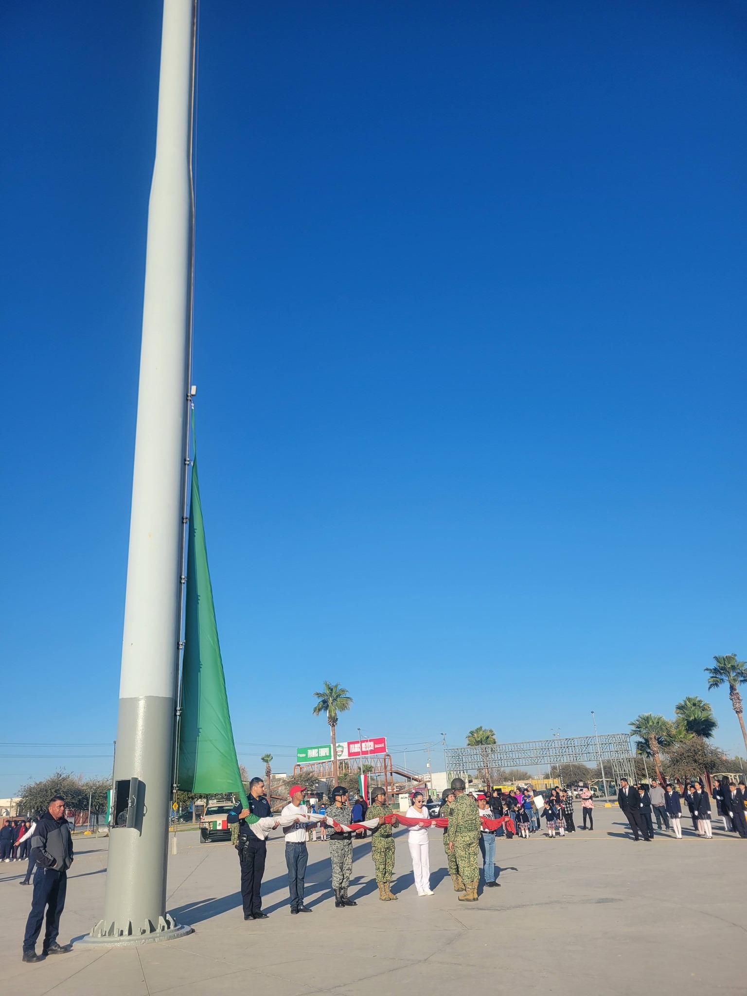 Conmemora Acuña Día de la Bandera