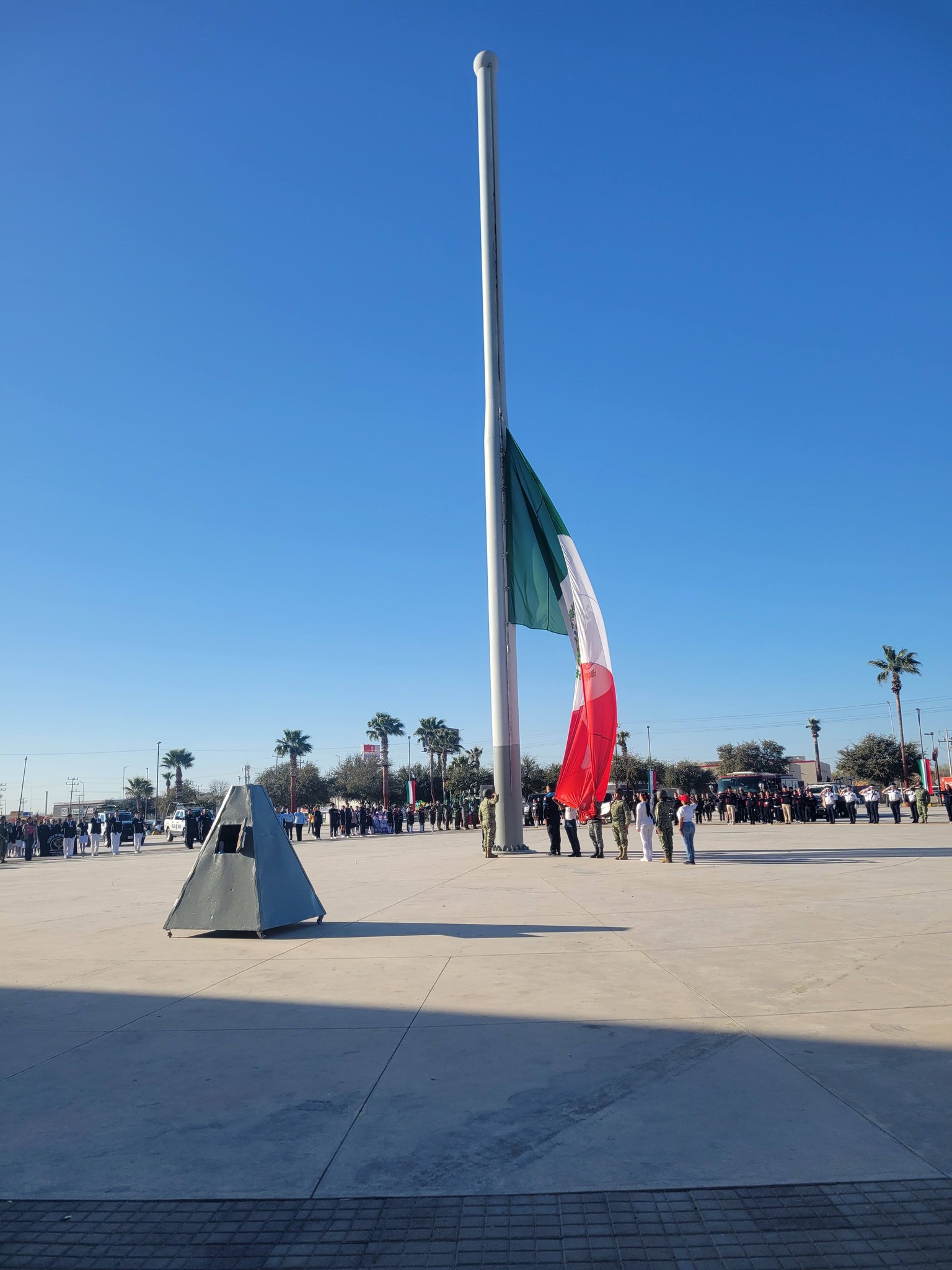 Conmemora Acuña Día de la Bandera