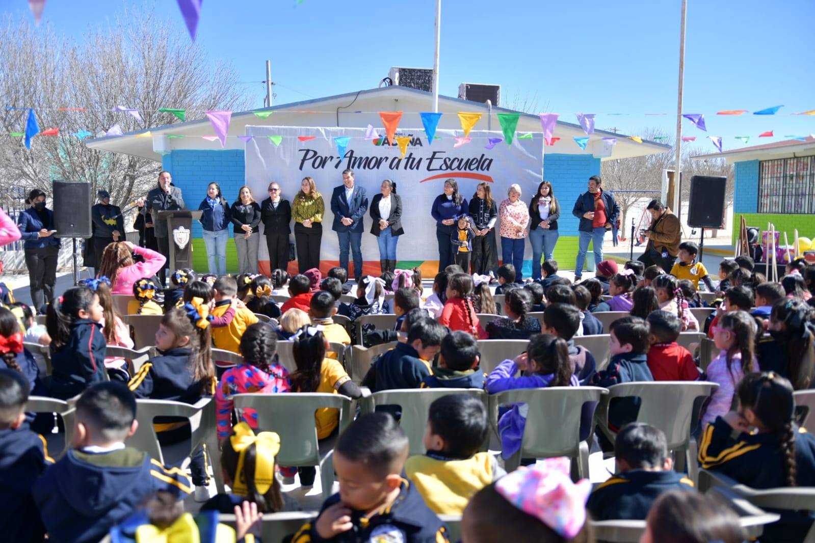EMILIO DE HOYOS REACTIVA “POR AMOR A TU ESCUELA” Y LLEVA APOYOS DIRECTOS A LA NIÑEZ DE ACUÑA