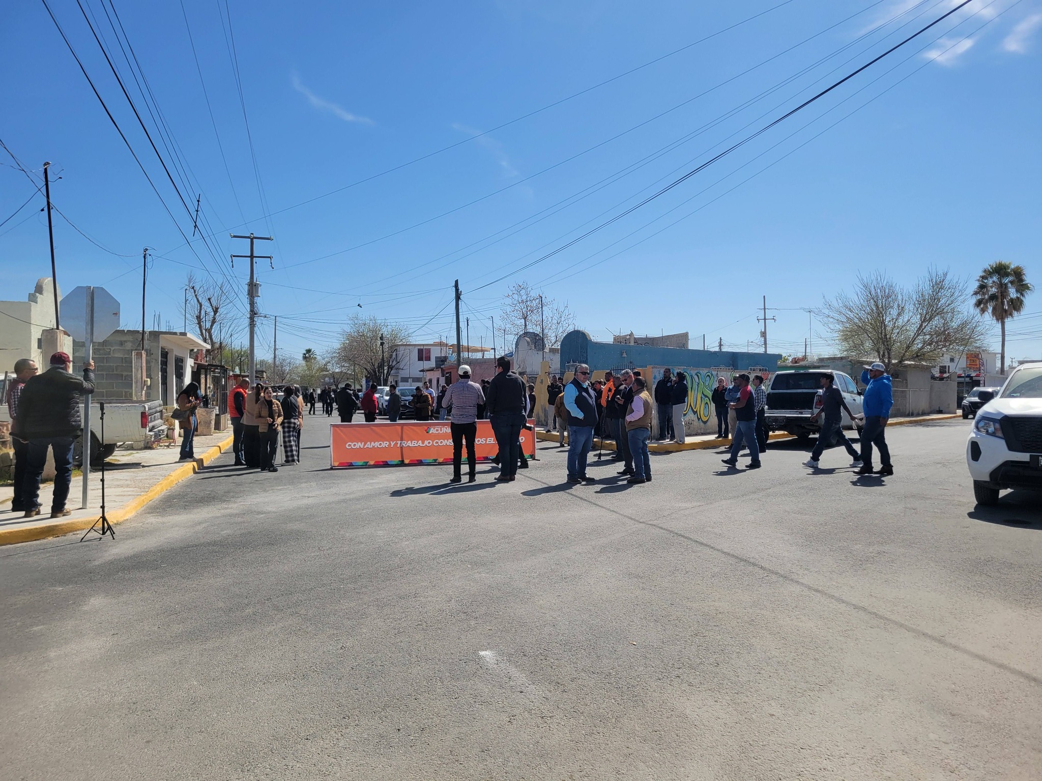 Entrega Emilio obra de pavimentación en colonia Aeropuerto