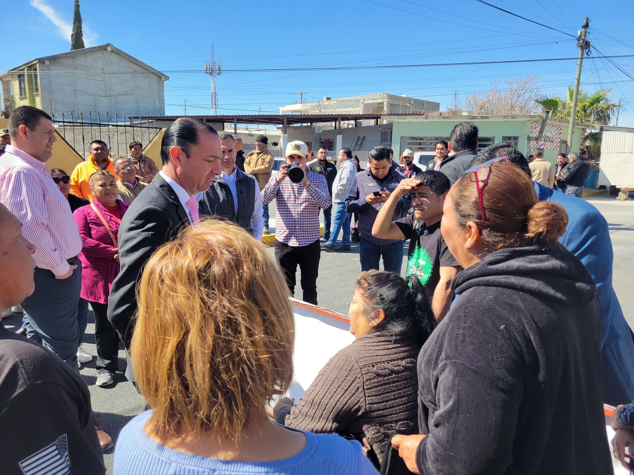 Entrega Emilio obra de pavimentación en colonia Aeropuerto