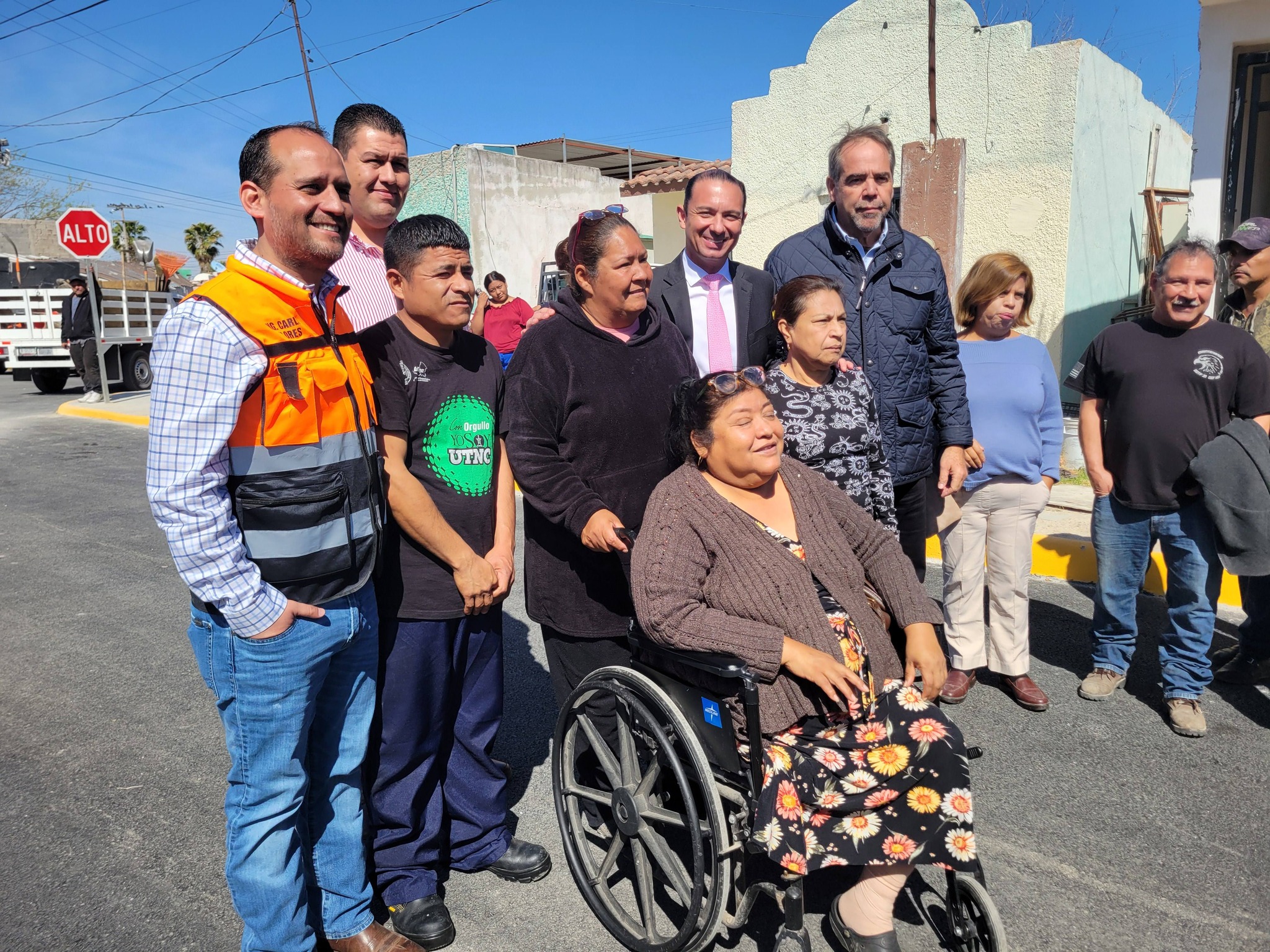 Entrega Emilio obra de pavimentación en colonia Aeropuerto