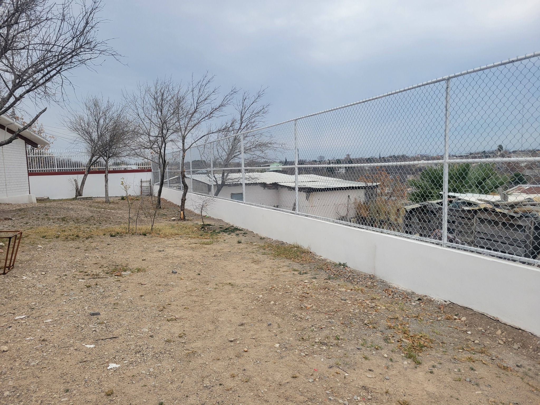 Entrega Presidencia Municipal de Acuña obra de construcción en escuela