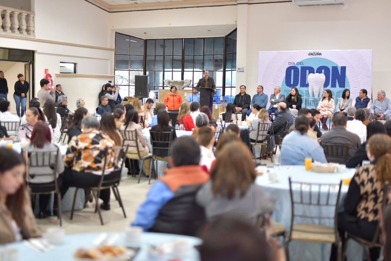 GOBIERNO MUNICIPAL RECONOCE LA TRAYECTORIA DE ODONTÓLOGOS DE ACUÑA