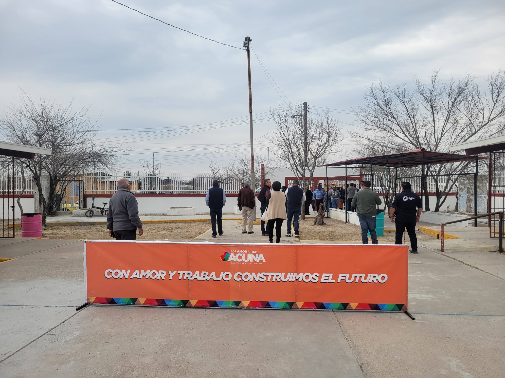 Invierten más de 800 mil en barda perimetral