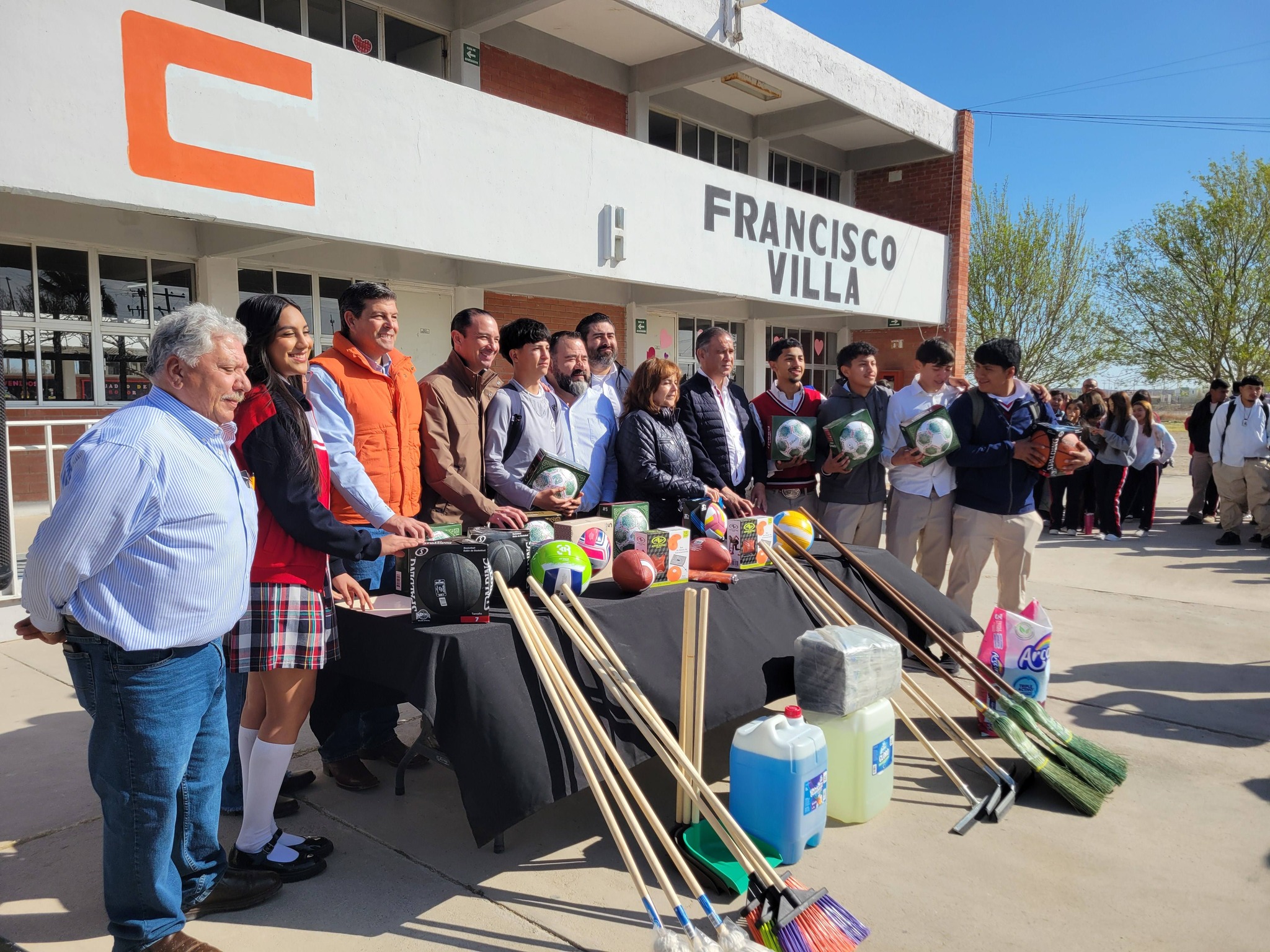 Lleva presidente municipal brigada al CECyTEC Acuña
