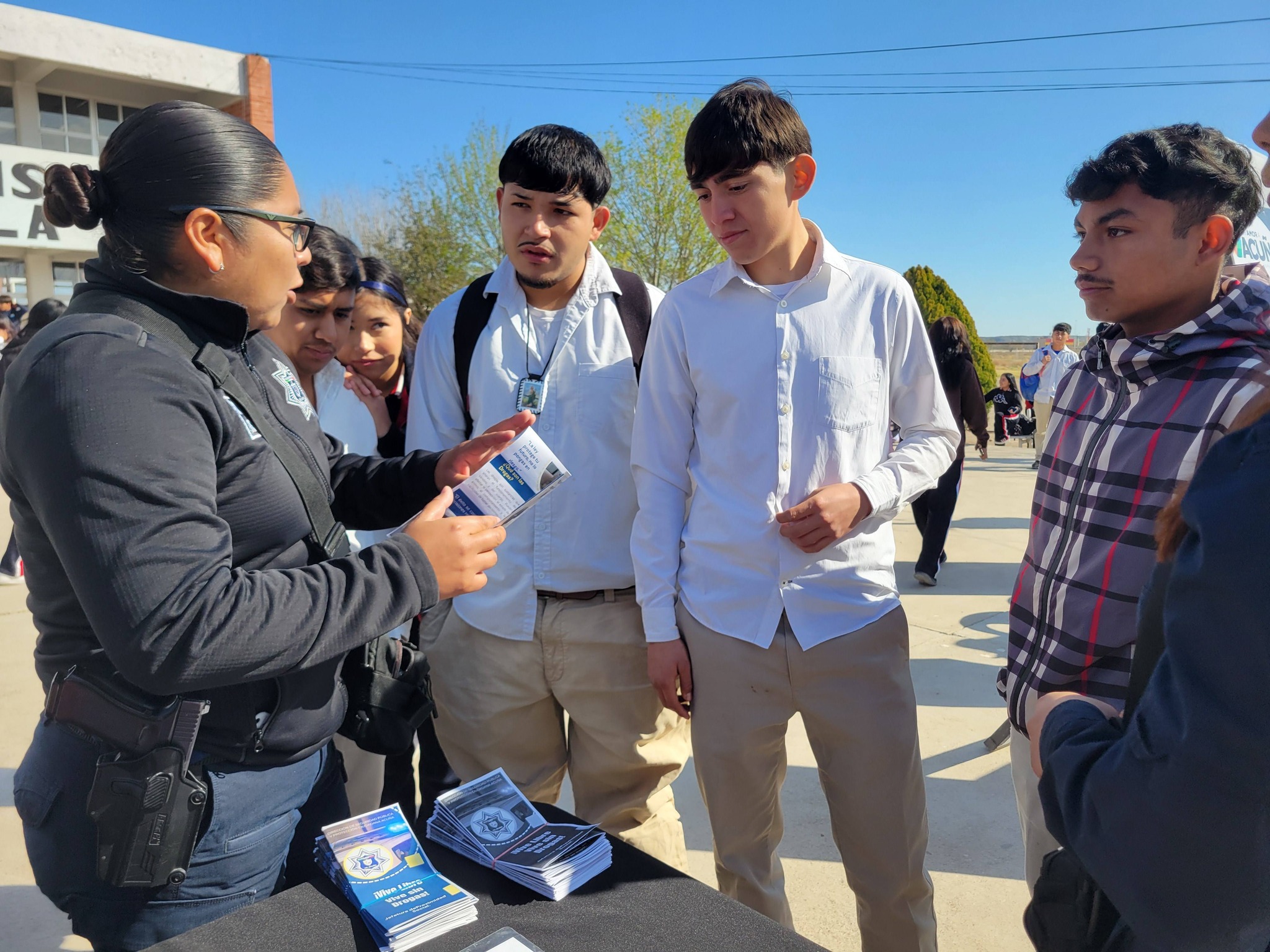 Lleva presidente municipal brigada al CECyTEC Acuña