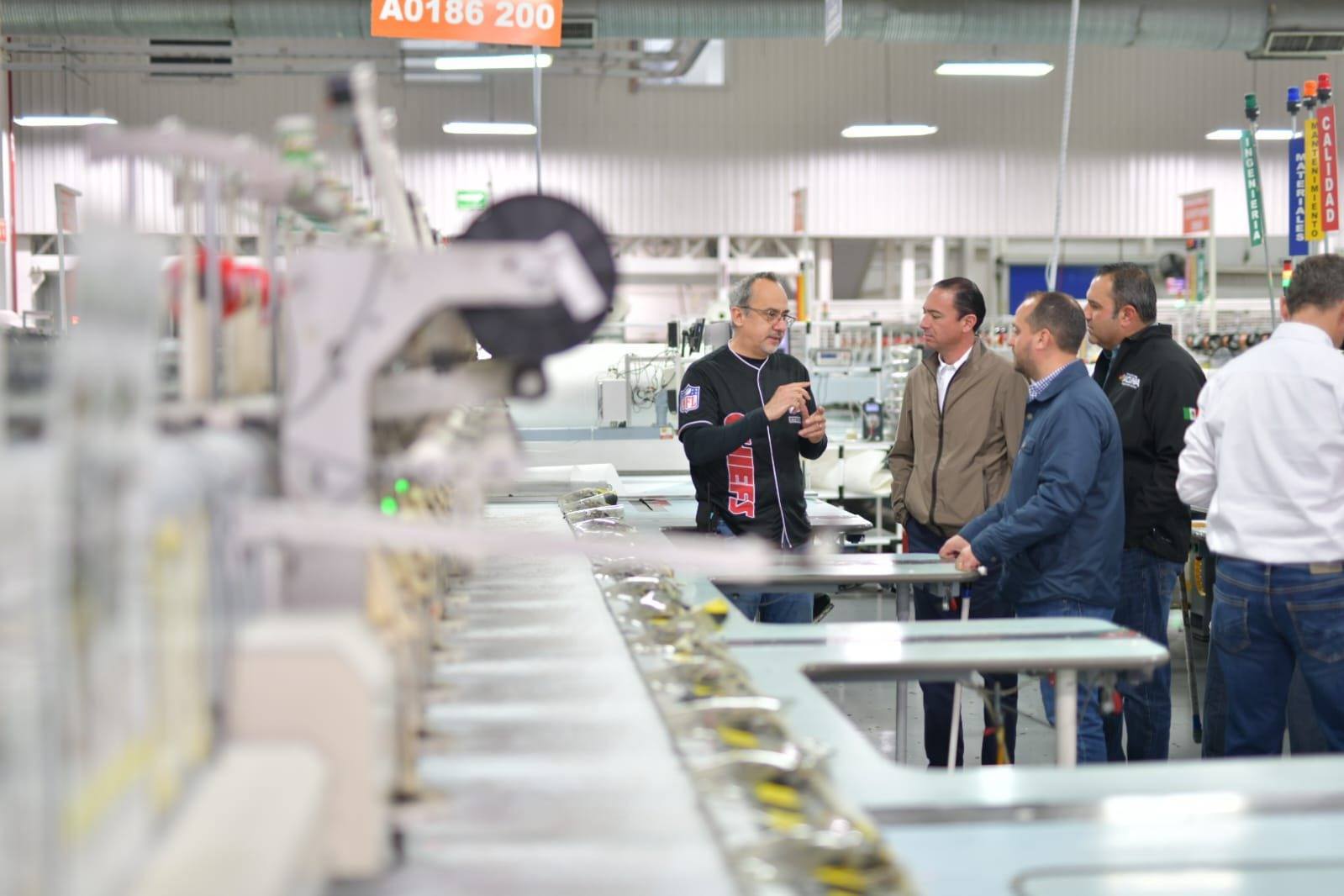 LLEVAN PROGRAMAS DEL GOBIERNO DE UNIDAD A LA EMPRESA GENTHERM CON LA BRIGADA “POR AMOR A TU CHAMBA”