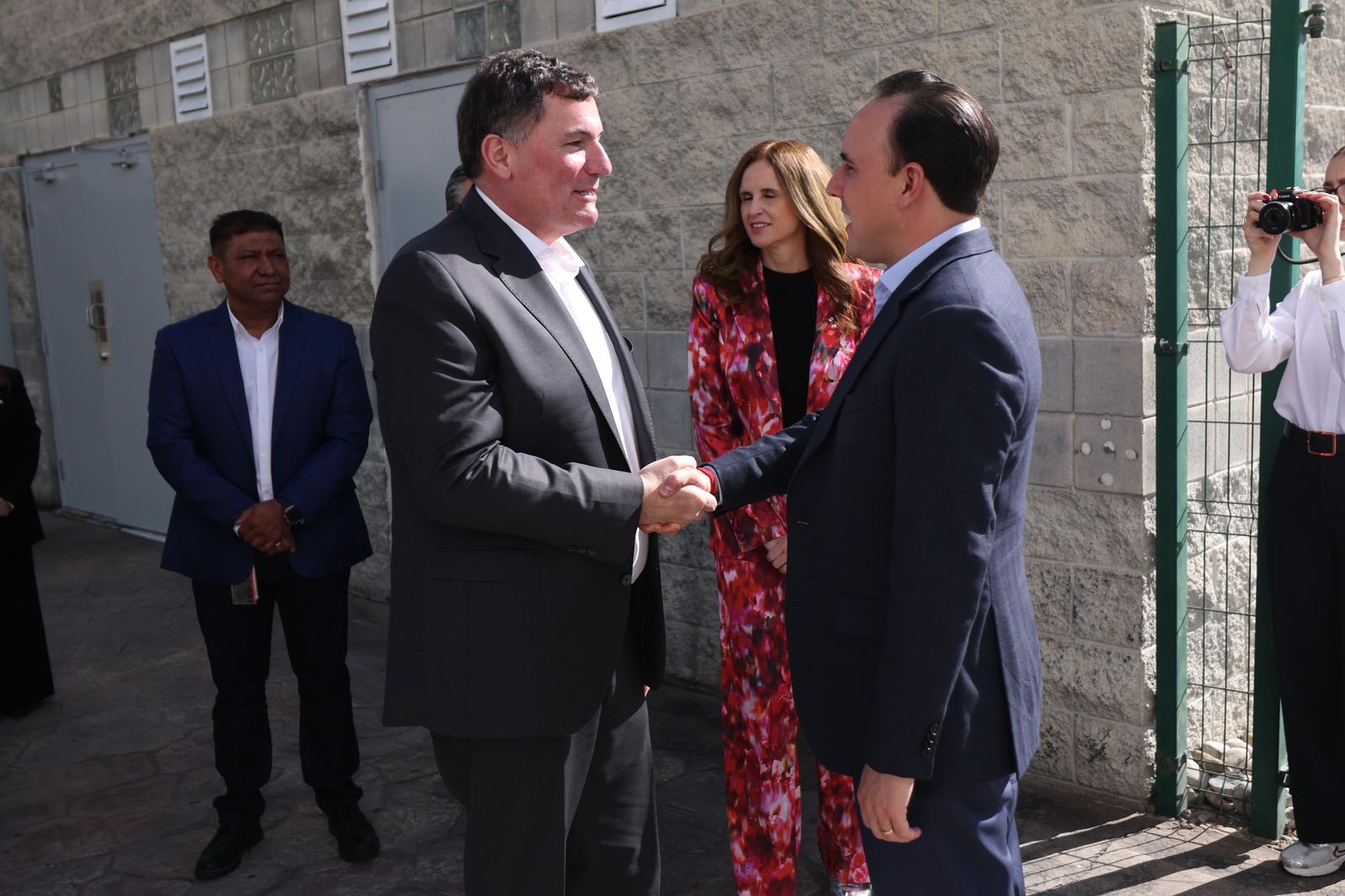 MANOLO FORTALECE LAZOS CON EL EMBAJADOR Y EL MINISTRO DE COMERCIO DE CANADÁ