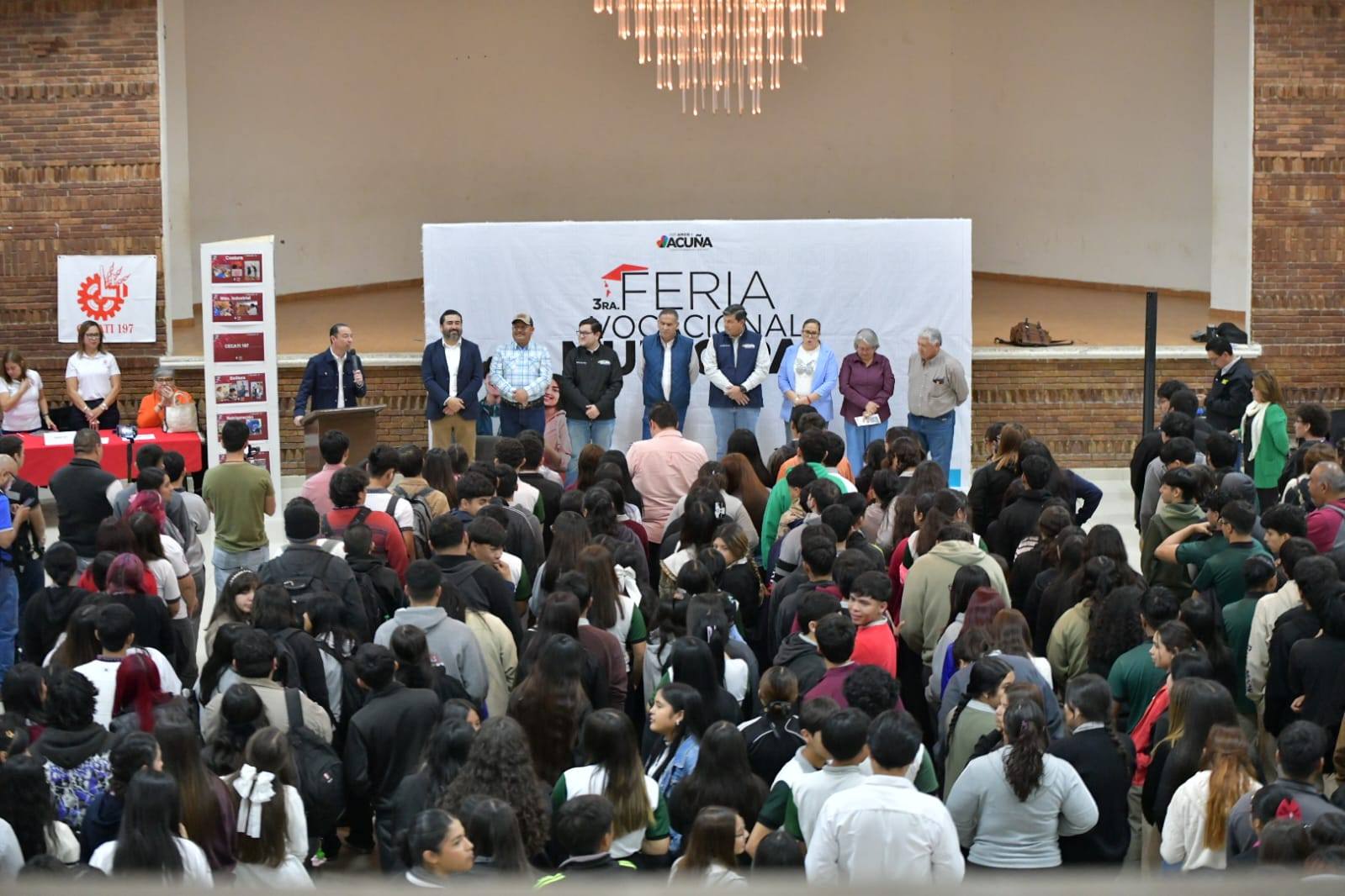 MÁS DE MIL JÓVENES PARTICIPAN EN LA TERCERA FERIA VOCACIONAL MUNICIPAL