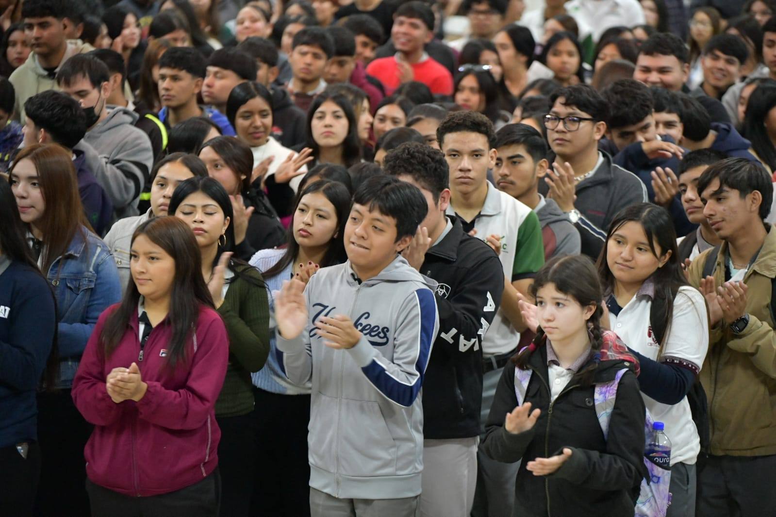 MÁS DE MIL JÓVENES PARTICIPAN EN LA TERCERA FERIA VOCACIONAL MUNICIPAL