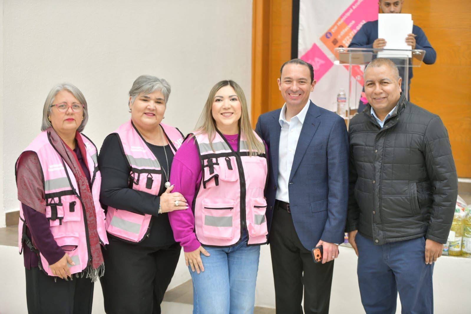 ALCALDE Y PRESIDENTA DEL DIF HACEN  PRIMERA ENTREGA DEL PROGRAMA “CON AMOR A TU MESA” EN BENEFICIO DE  400 PERSONAS