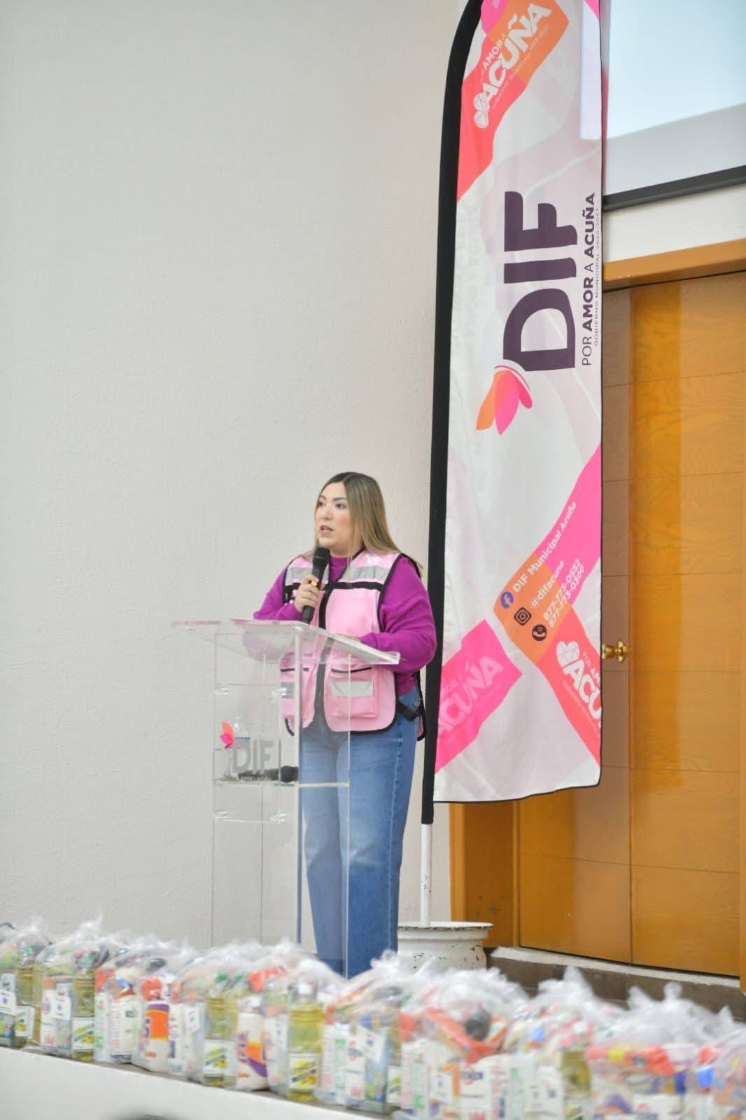 ALCALDE Y PRESIDENTA DEL DIF HACEN  PRIMERA ENTREGA DEL PROGRAMA “CON AMOR A TU MESA” EN BENEFICIO DE  400 PERSONAS