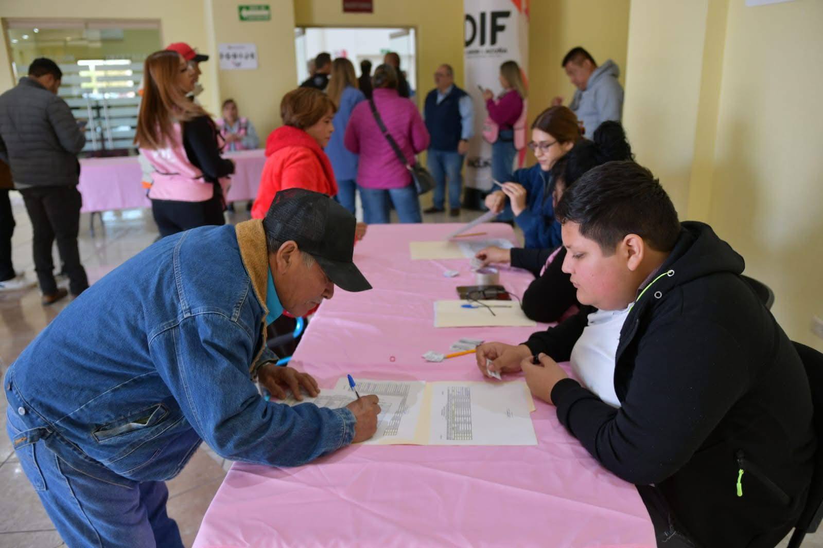 ALCALDE Y PRESIDENTA DEL DIF HACEN  PRIMERA ENTREGA DEL PROGRAMA “CON AMOR A TU MESA” EN BENEFICIO DE  400 PERSONAS