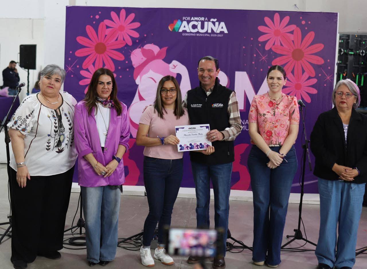 Celebran a la mujer en Centros Comunitarios Acuña