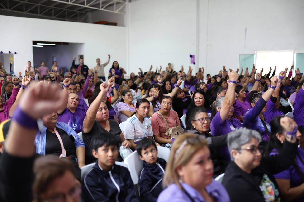 Celebran a la mujer en Centros Comunitarios Acuña