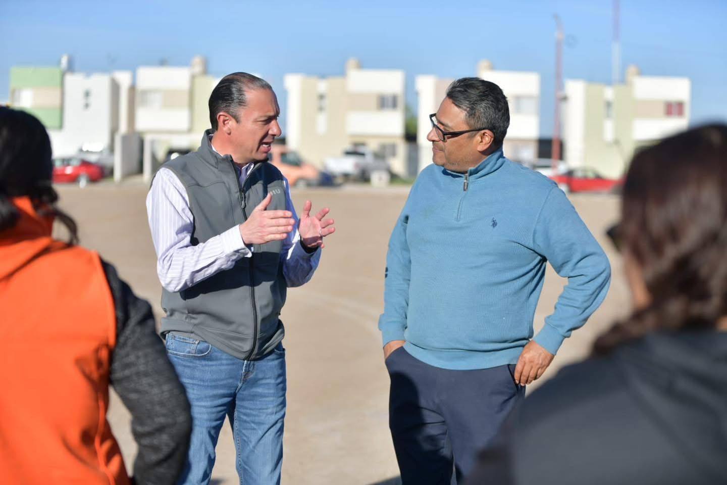 DAN BANDERAZO DE INICIO A LA CONSTRUCCIÓN DE CANCHA DE PASTO SINTÉTICO EN COLONIA COLINAS DEL VALLE
