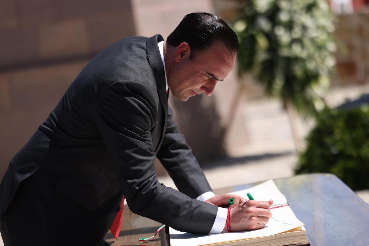 EN COAHUILA VAMOS A SEGUIR DEFENDIENDO Y FORTALECIENDO LAS INSTITUCIONES: MANOLO