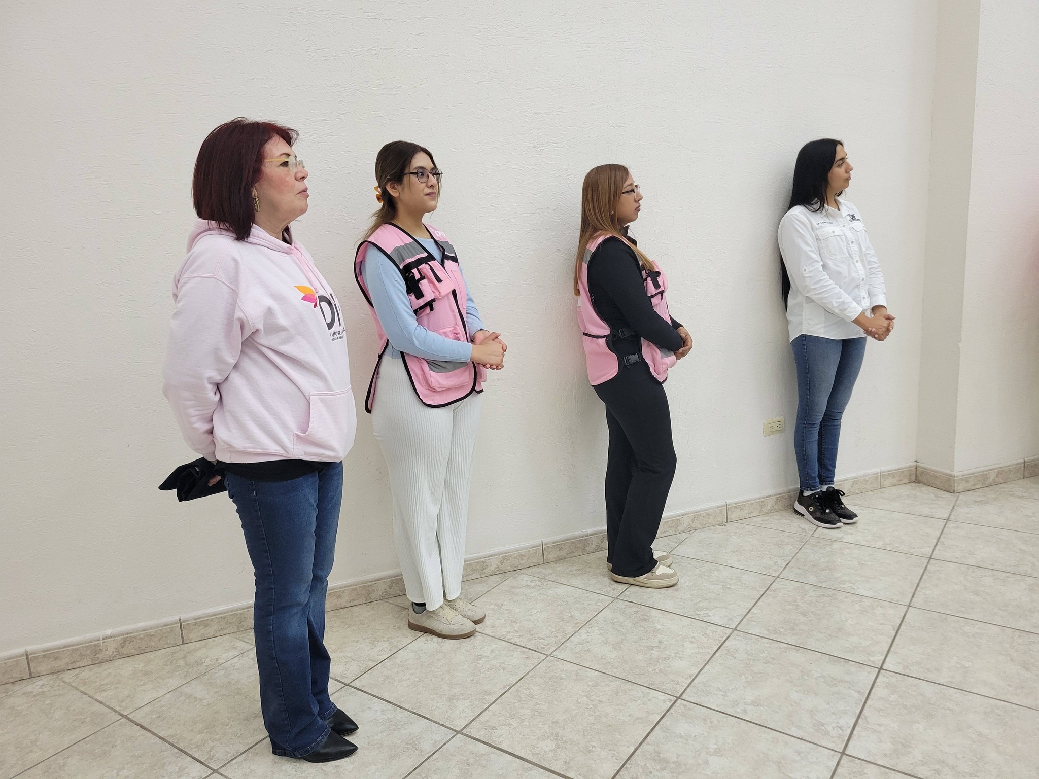 Entrega el DIF Municipal Acuña apoyo a adultos mayores