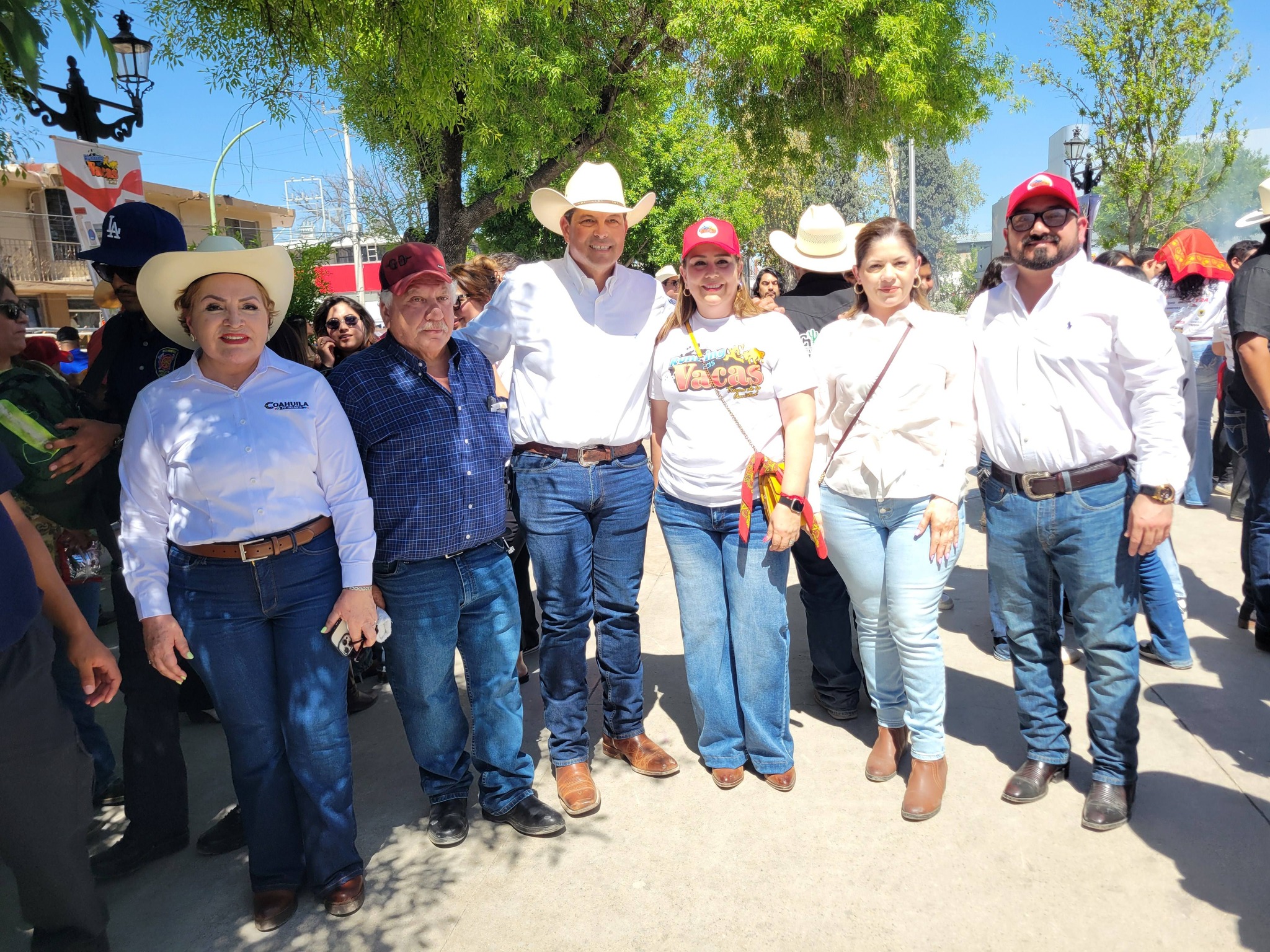 Gobernador Manolo y alcalde Emilio dan chupinazo