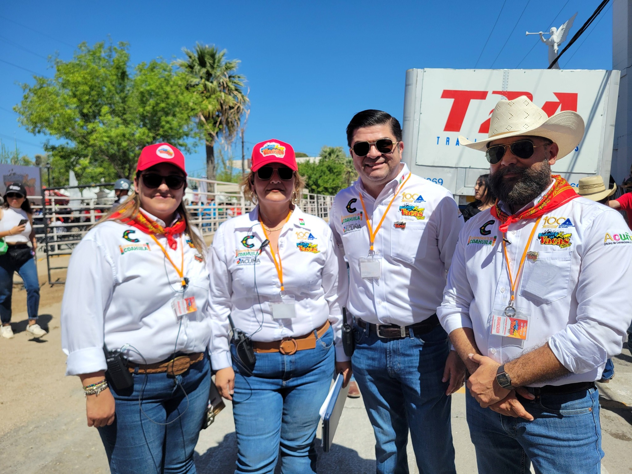 Gobernador Manolo y alcalde Emilio dan chupinazo