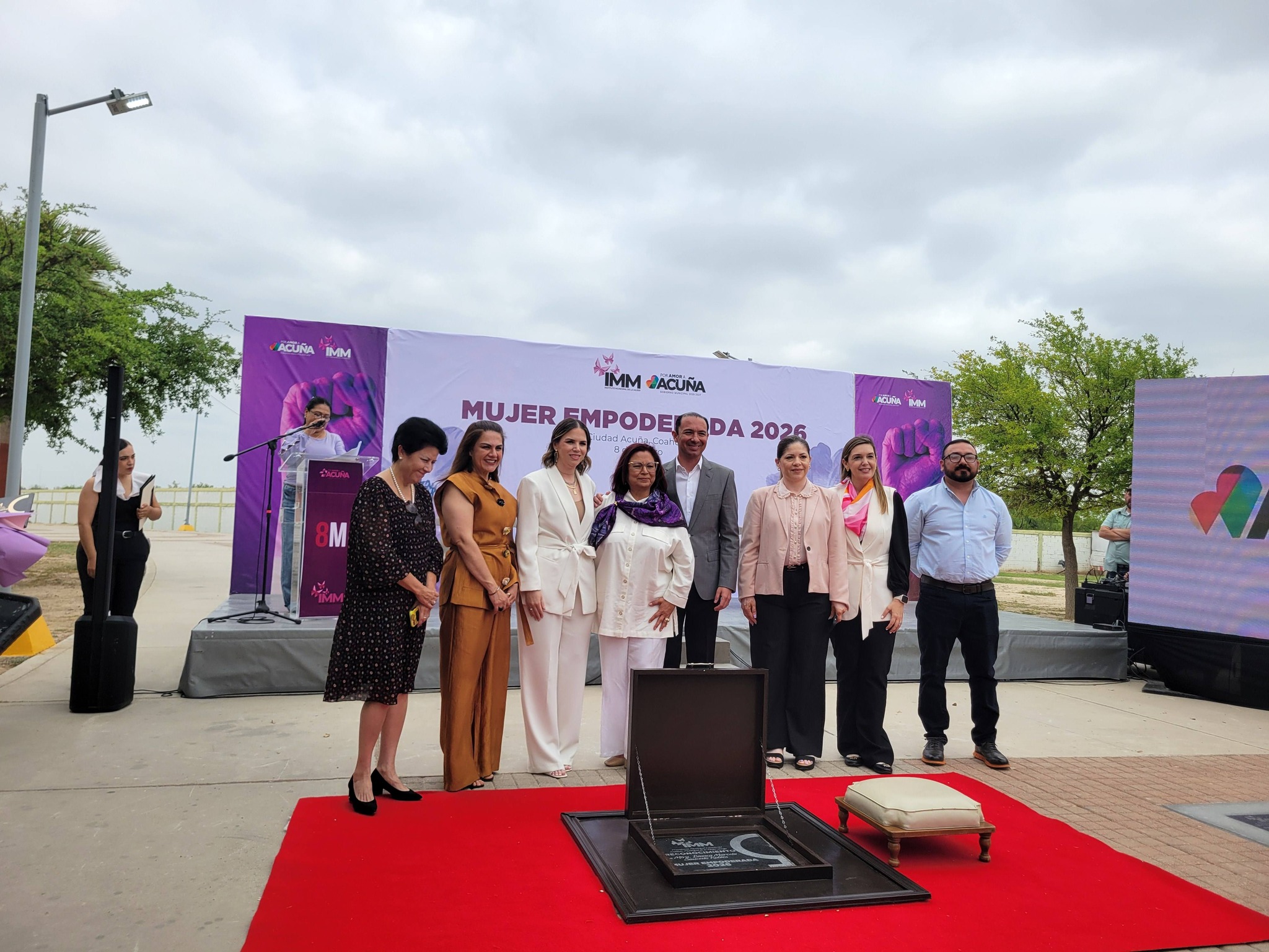 La Presidencia Municipal de Acuña entrega el reconocimiento de Mujer Empoderada 2026 a la maestra Marcela Saucedo