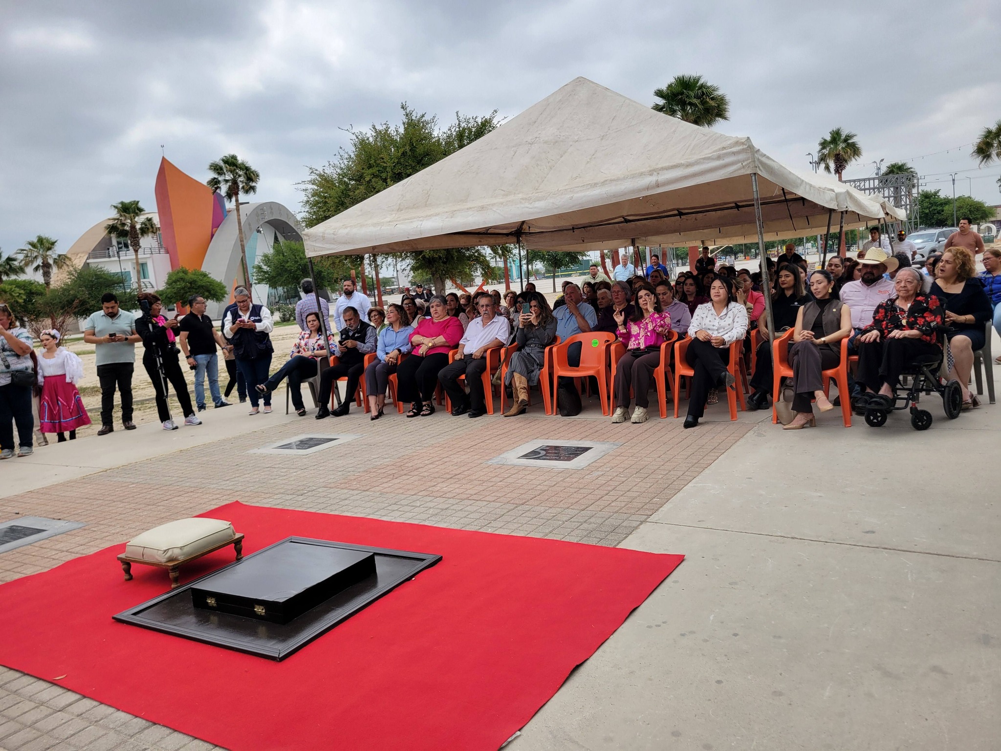 La Presidencia Municipal de Acuña entrega el reconocimiento de Mujer Empoderada 2026 a la maestra Marcela Saucedo