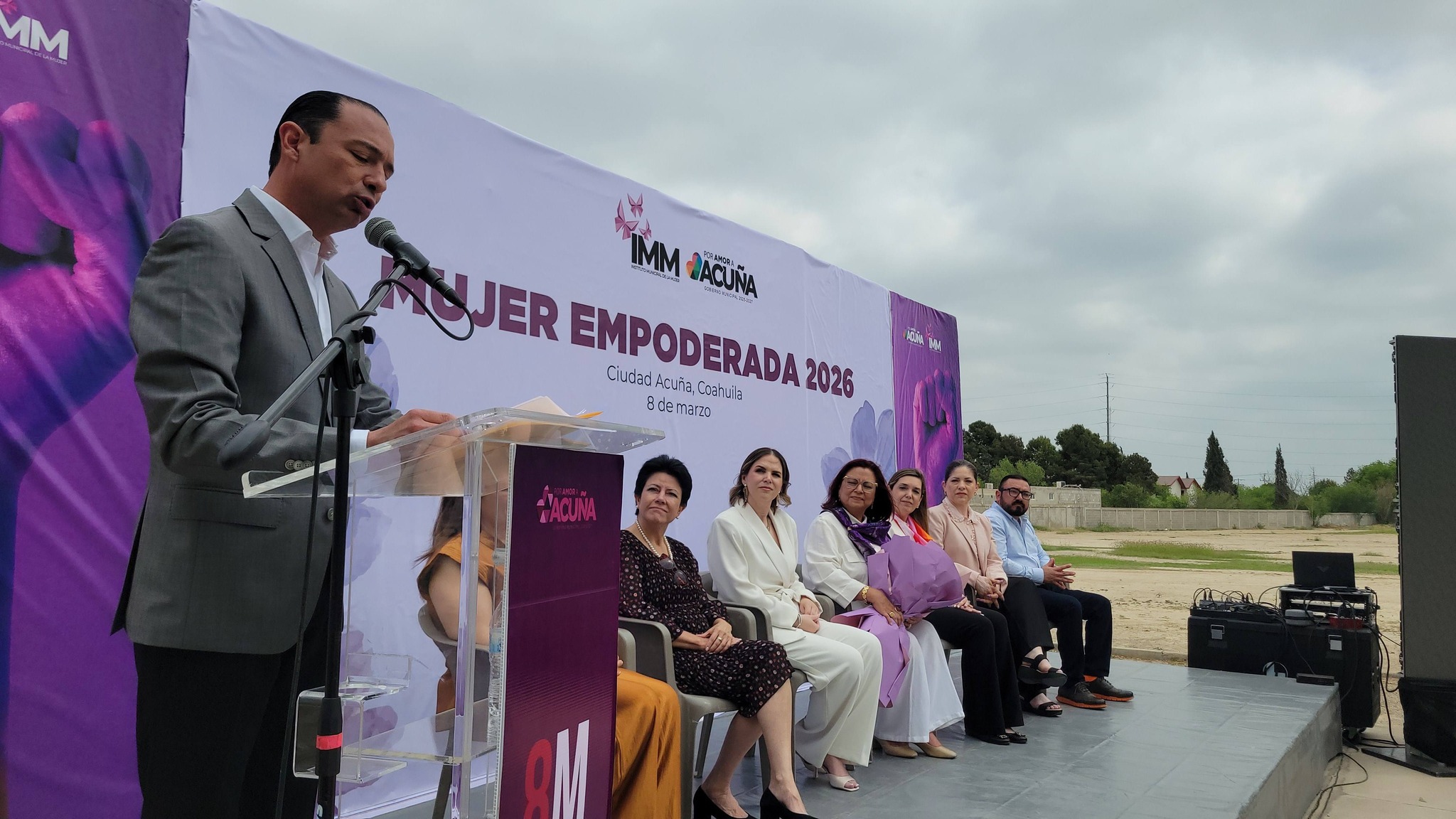 La Presidencia Municipal de Acuña entrega el reconocimiento de Mujer Empoderada 2026 a la maestra Marcela Saucedo