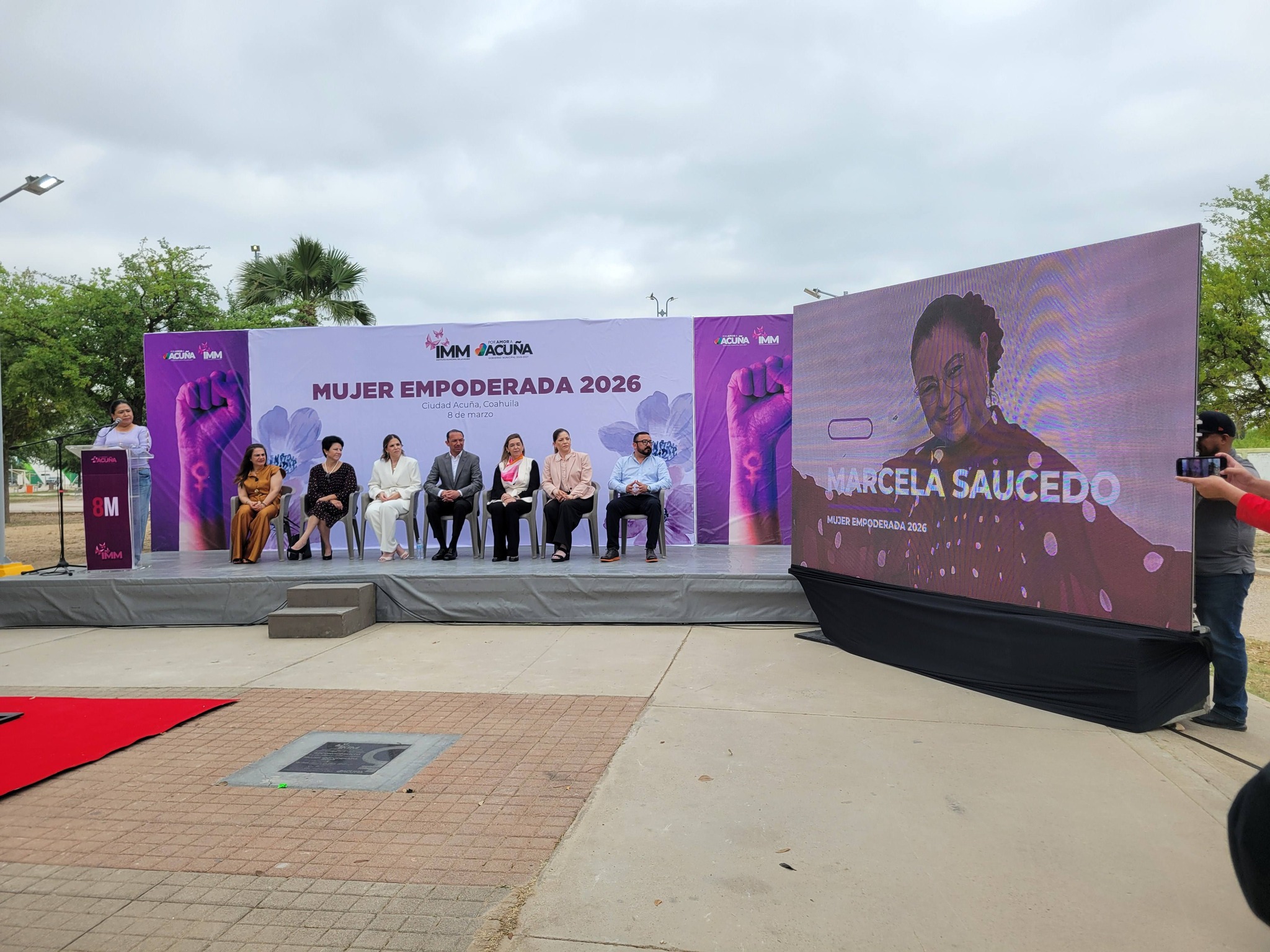 La Presidencia Municipal de Acuña entrega el reconocimiento de Mujer Empoderada 2026 a la maestra Marcela Saucedo